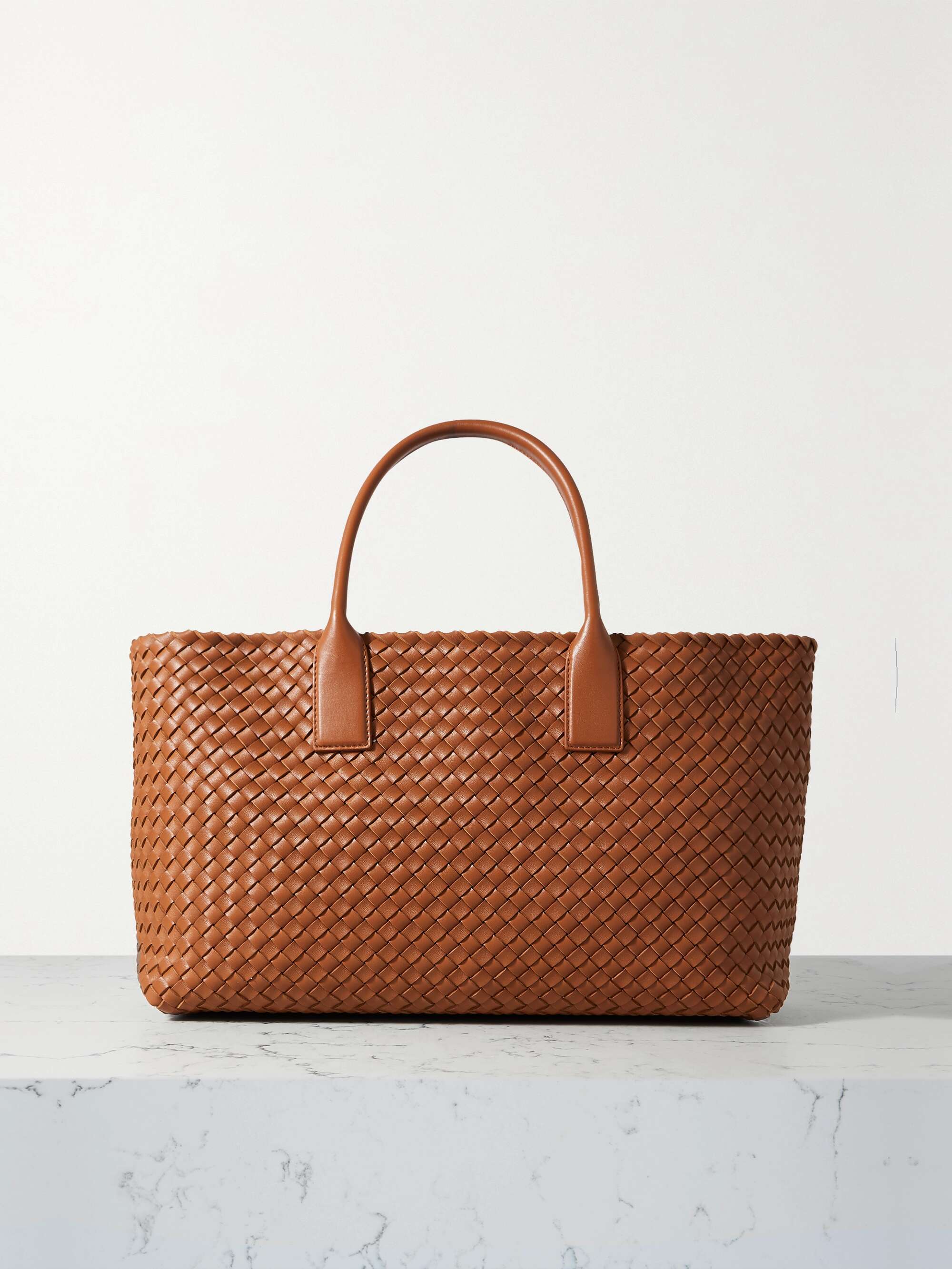Cabat medium intrecciato leather tote brown One Size