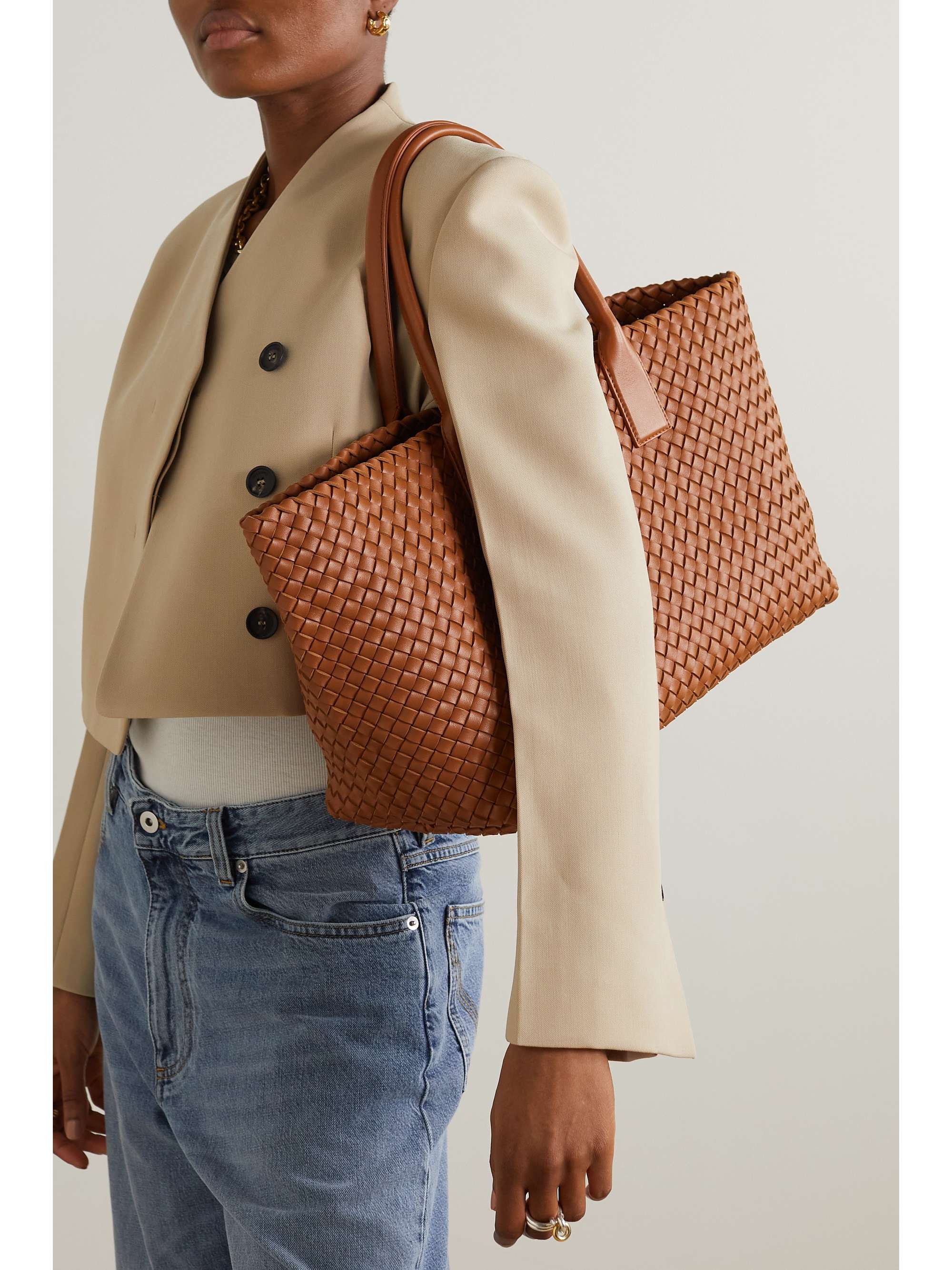 BOTTEGA VENETA Cabat medium intrecciato leather tote