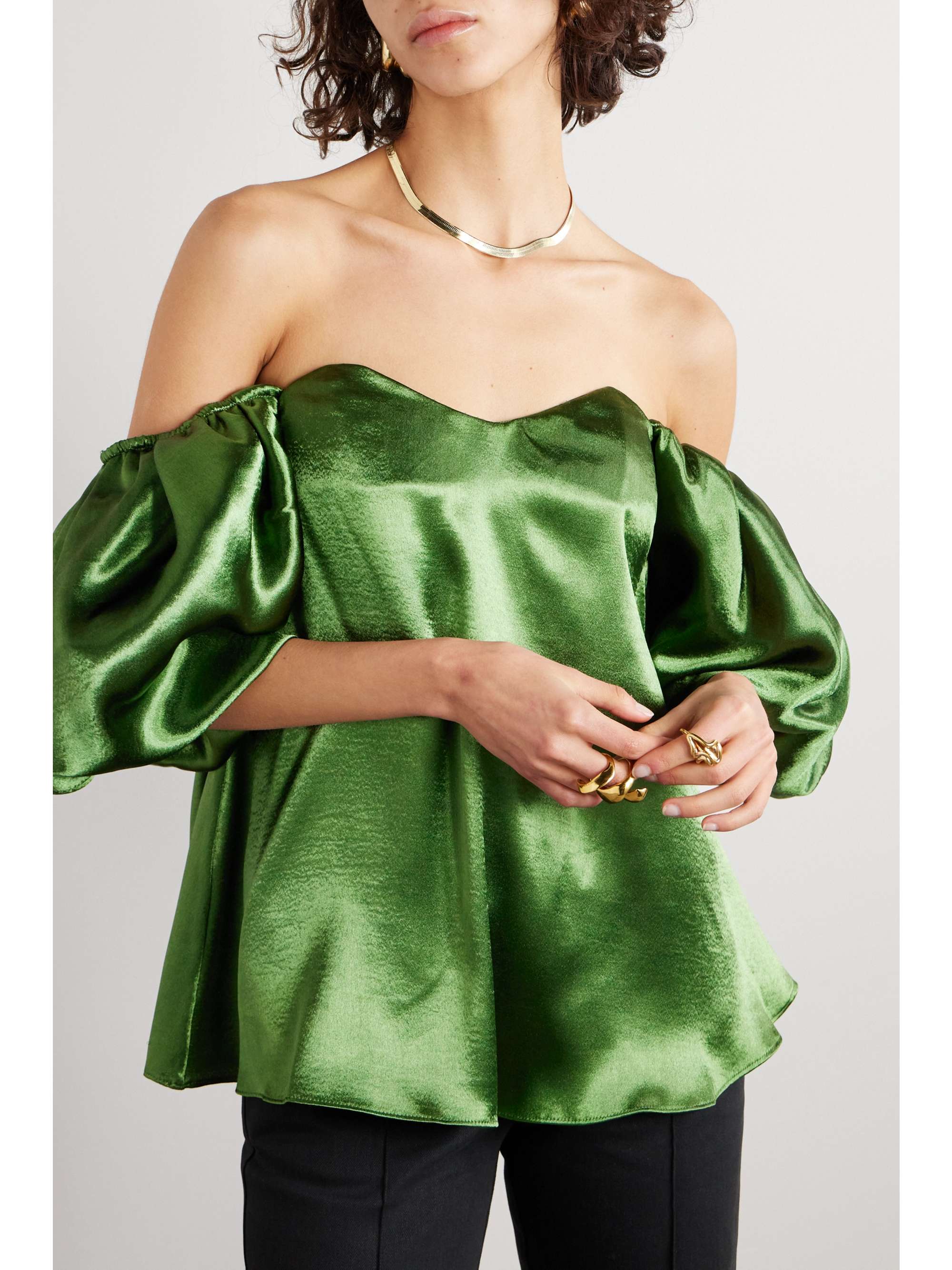 CAROLINE CONSTAS 