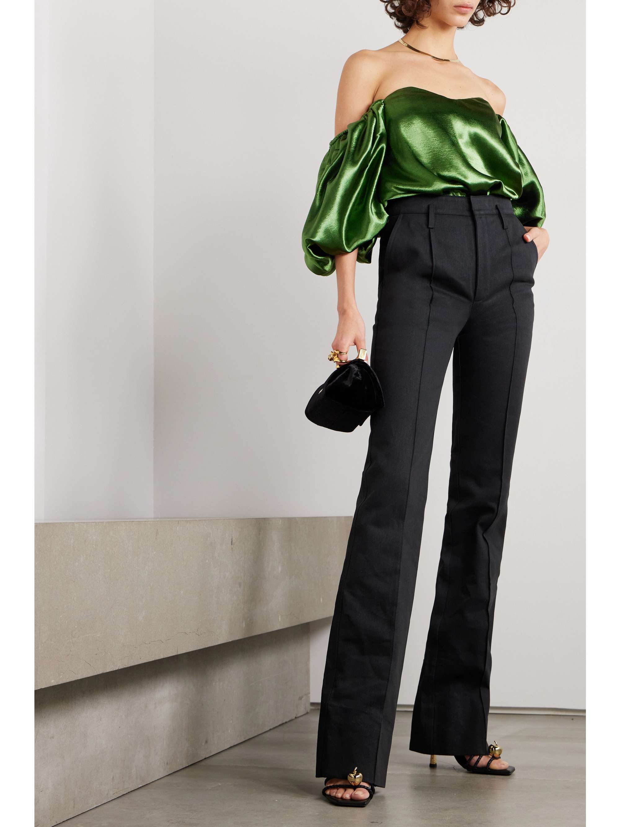 CAROLINE CONSTAS 