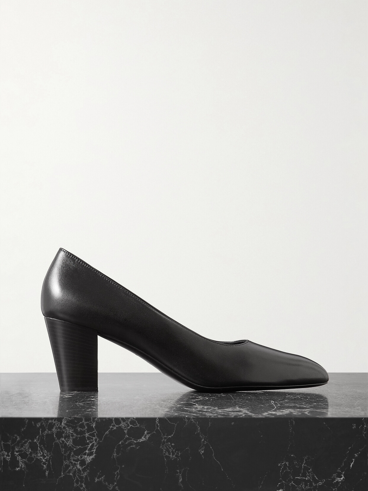 The Row Luisa Leather Pumps In Black