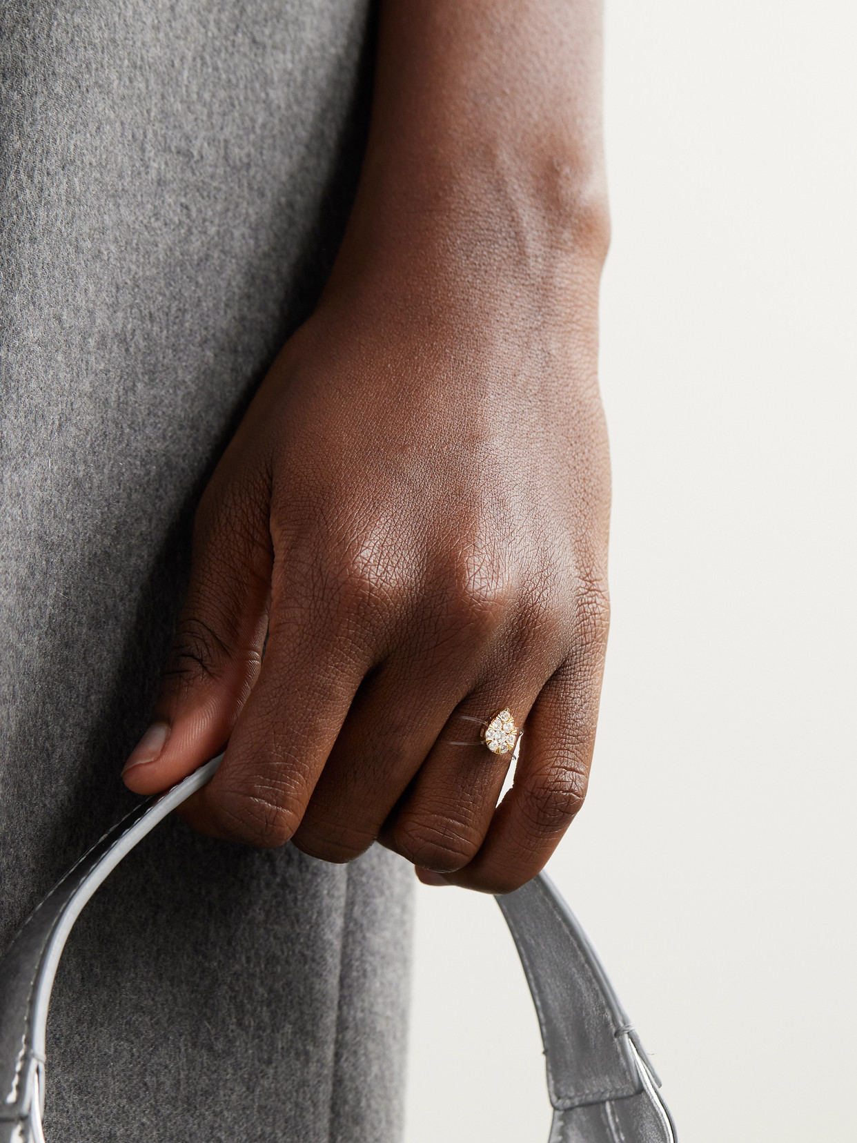 Persée Floating 18-karat Gold, Elastic And Diamond Ring In Gold