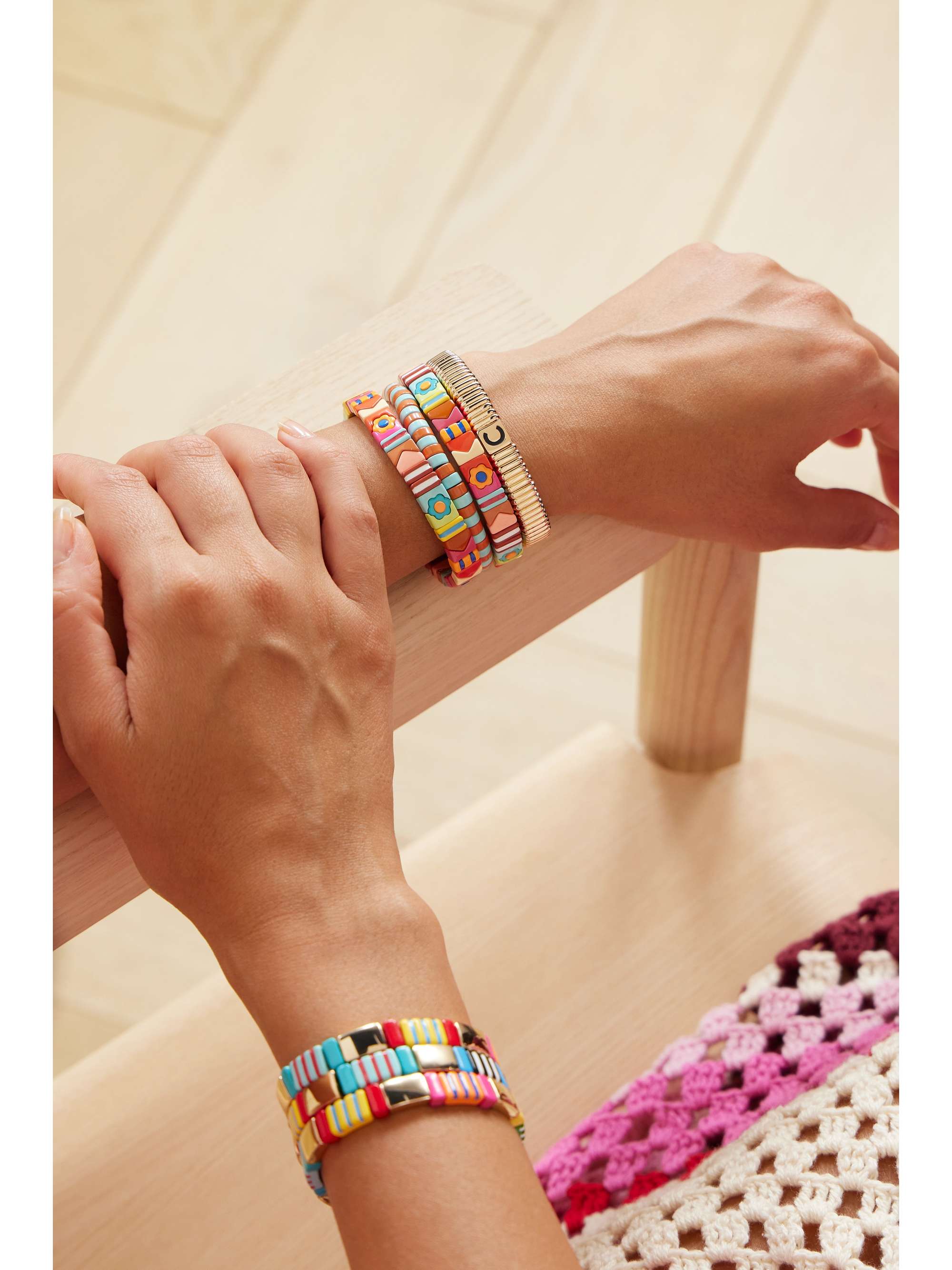 都内で ROXANNE ASSOULIN Alphabet gold-tone bracelet | NET-A-PORTER アクセサリー