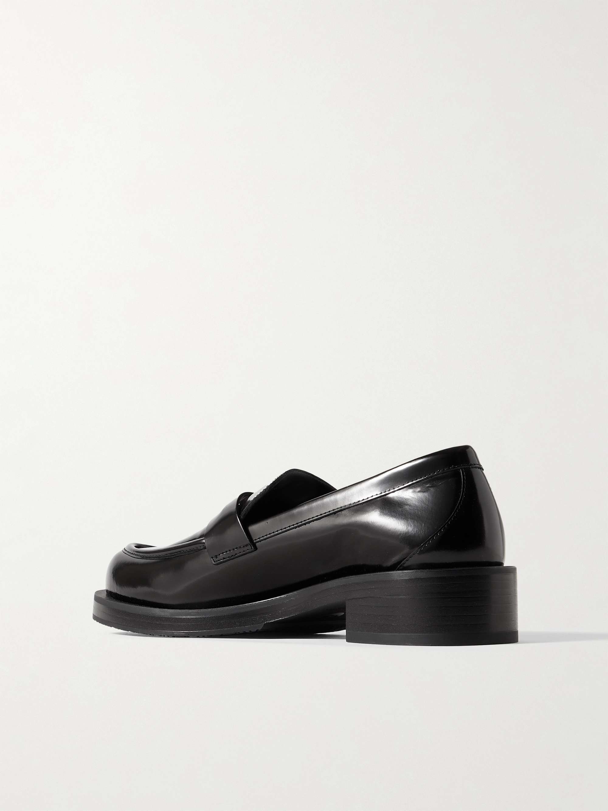 STUART WEITZMAN 