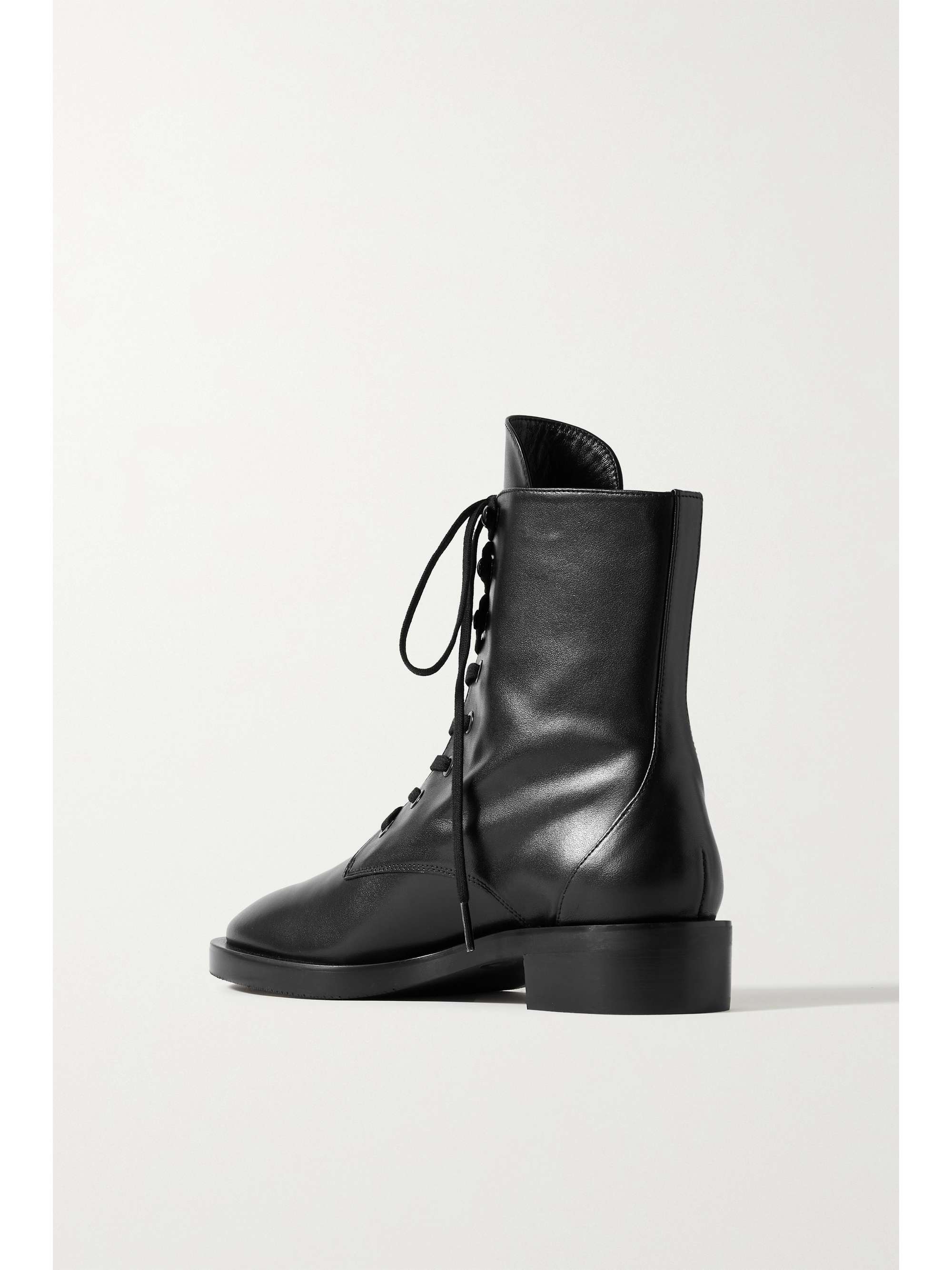 STUART WEITZMAN 