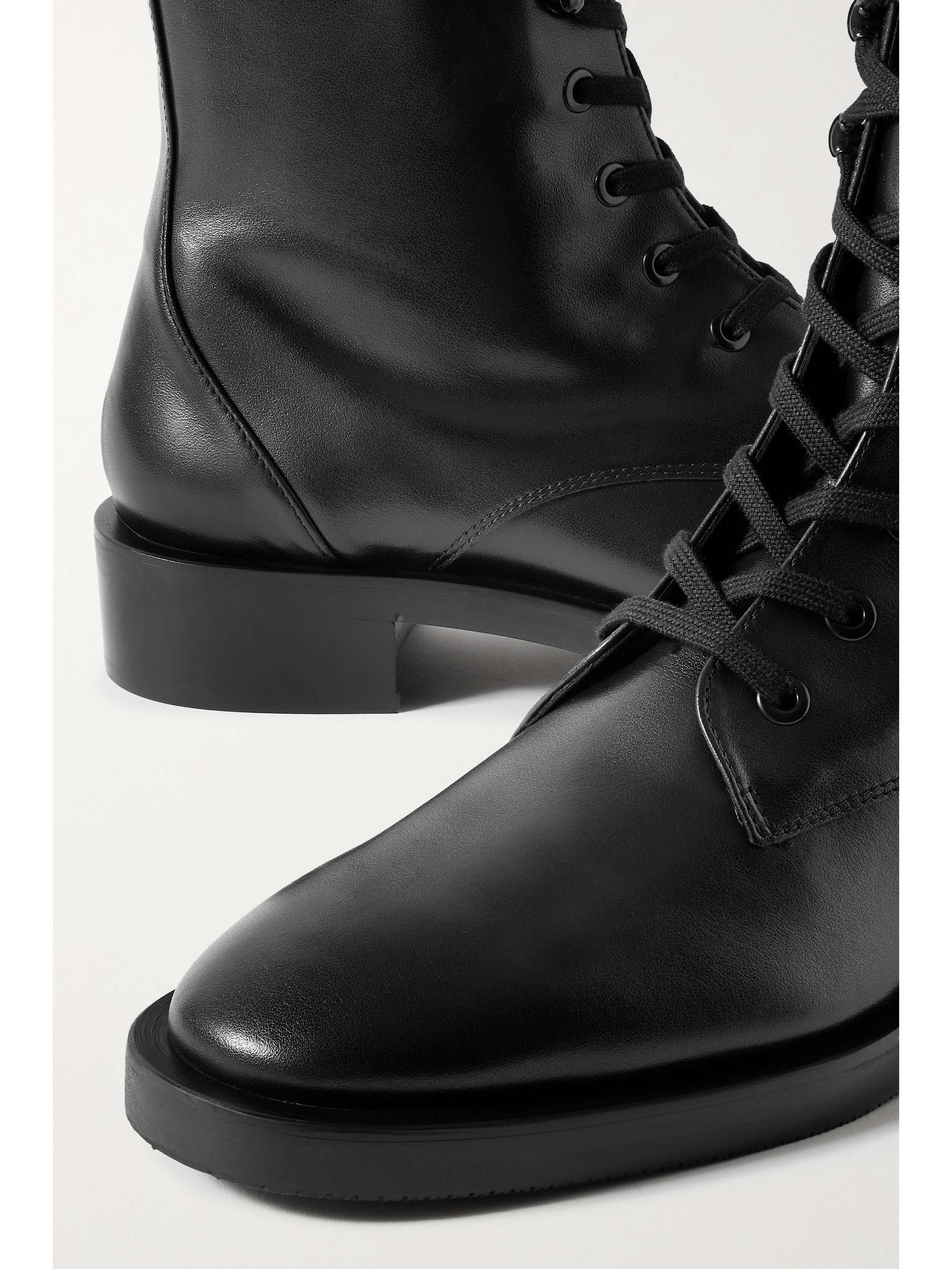 STUART WEITZMAN 
