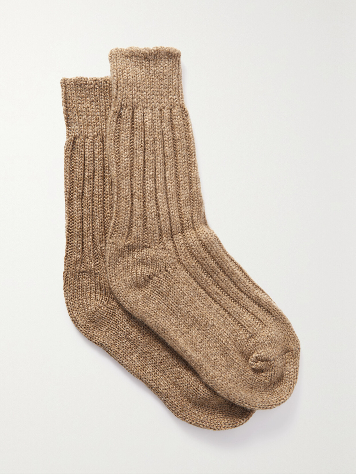 The Elder Statesman Yosemite Ribbed Cashmere Socks In Neutrals