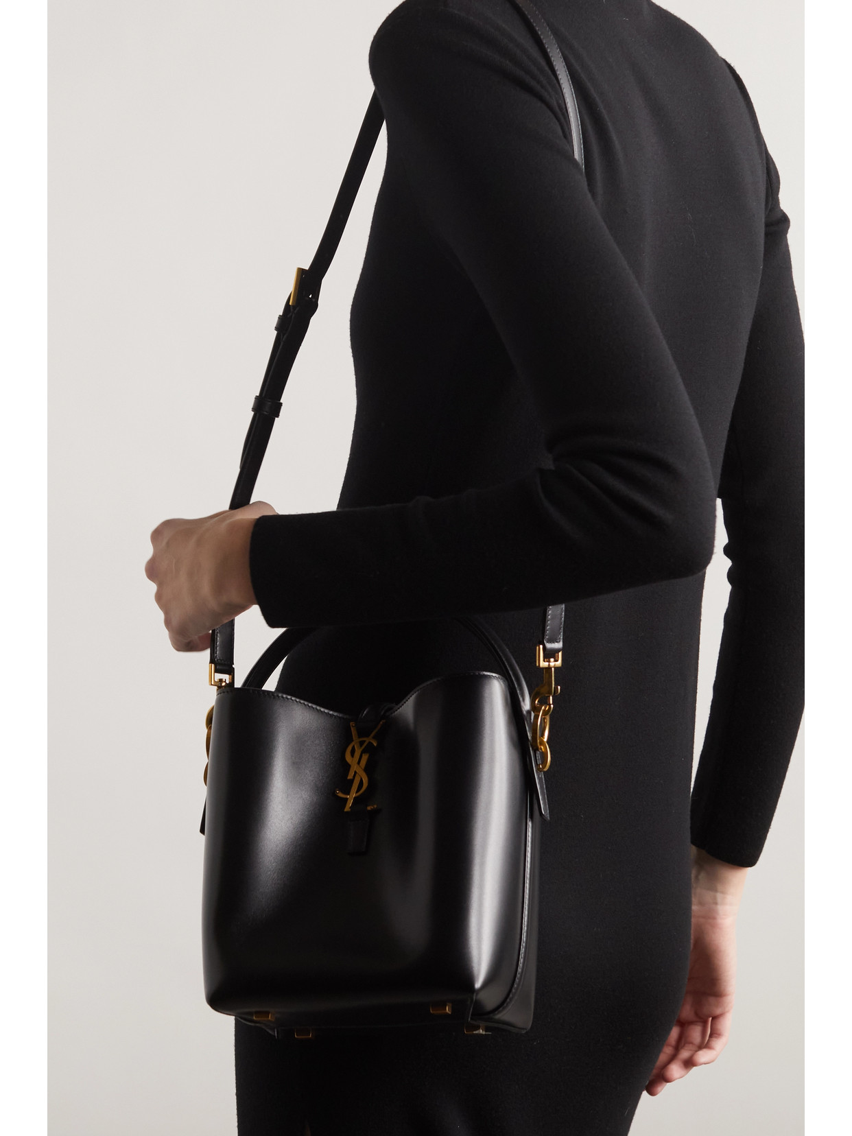 Saint Laurent Le 37 Small Leather Bucket Bag In Black
