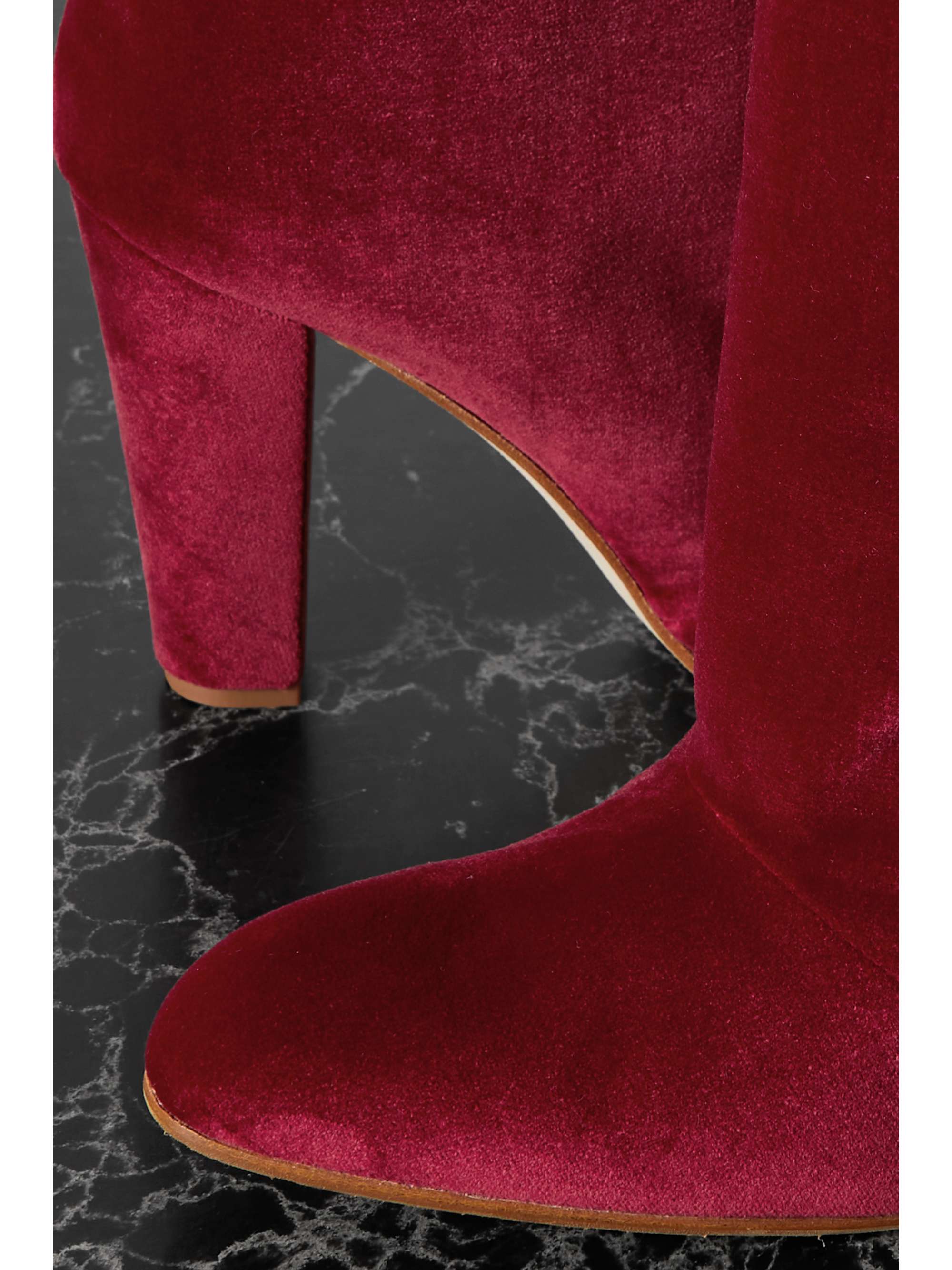 MANOLO BLAHNIK 