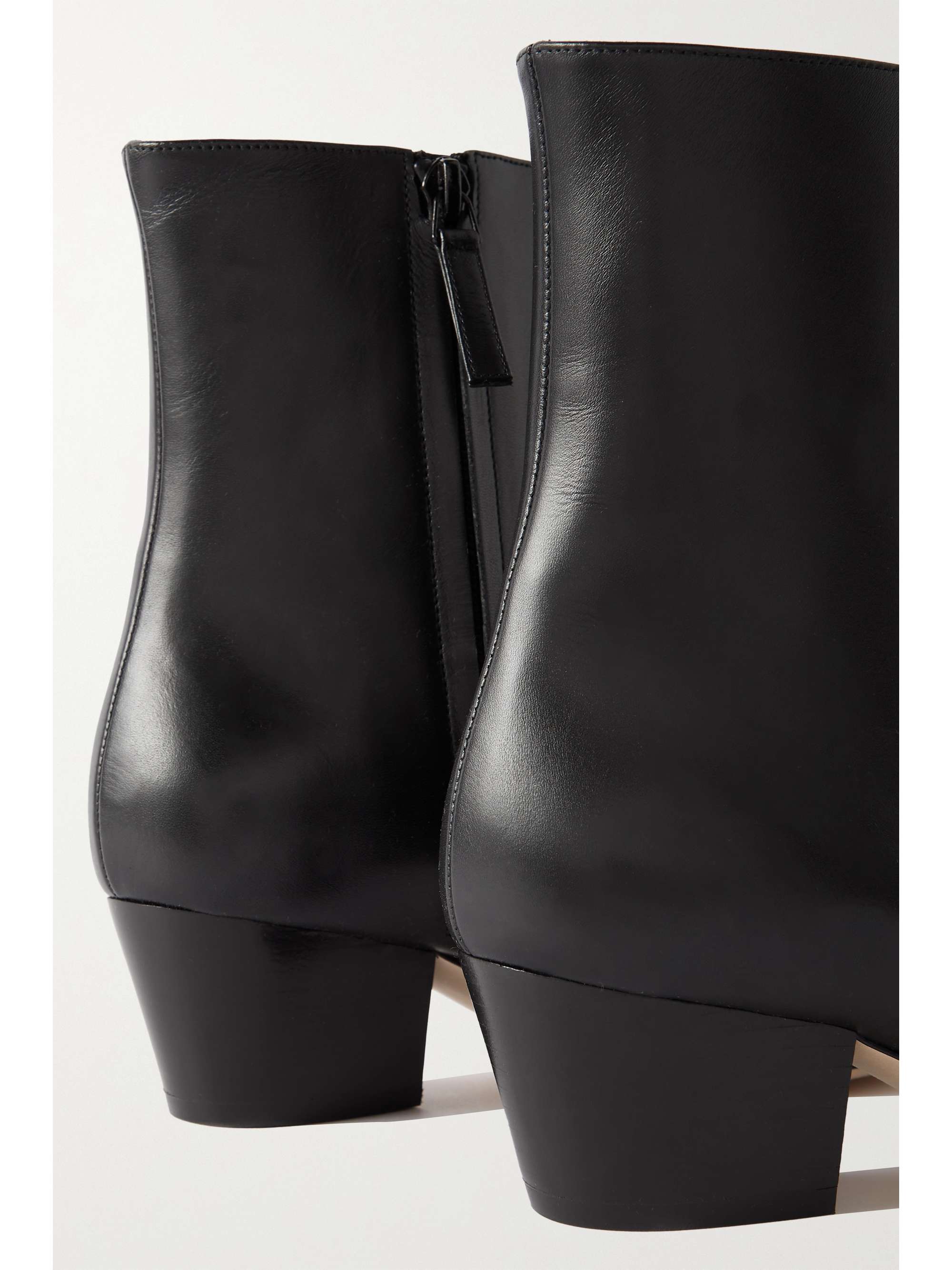 MANOLO BLAHNIK 