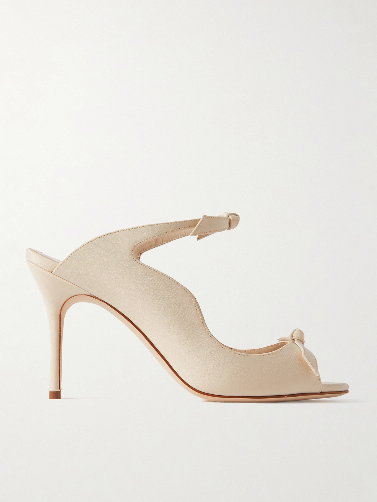Manolo Blahnik Fiocchetti 90 Scalloped Crepe De Chine Sandals - Cream
