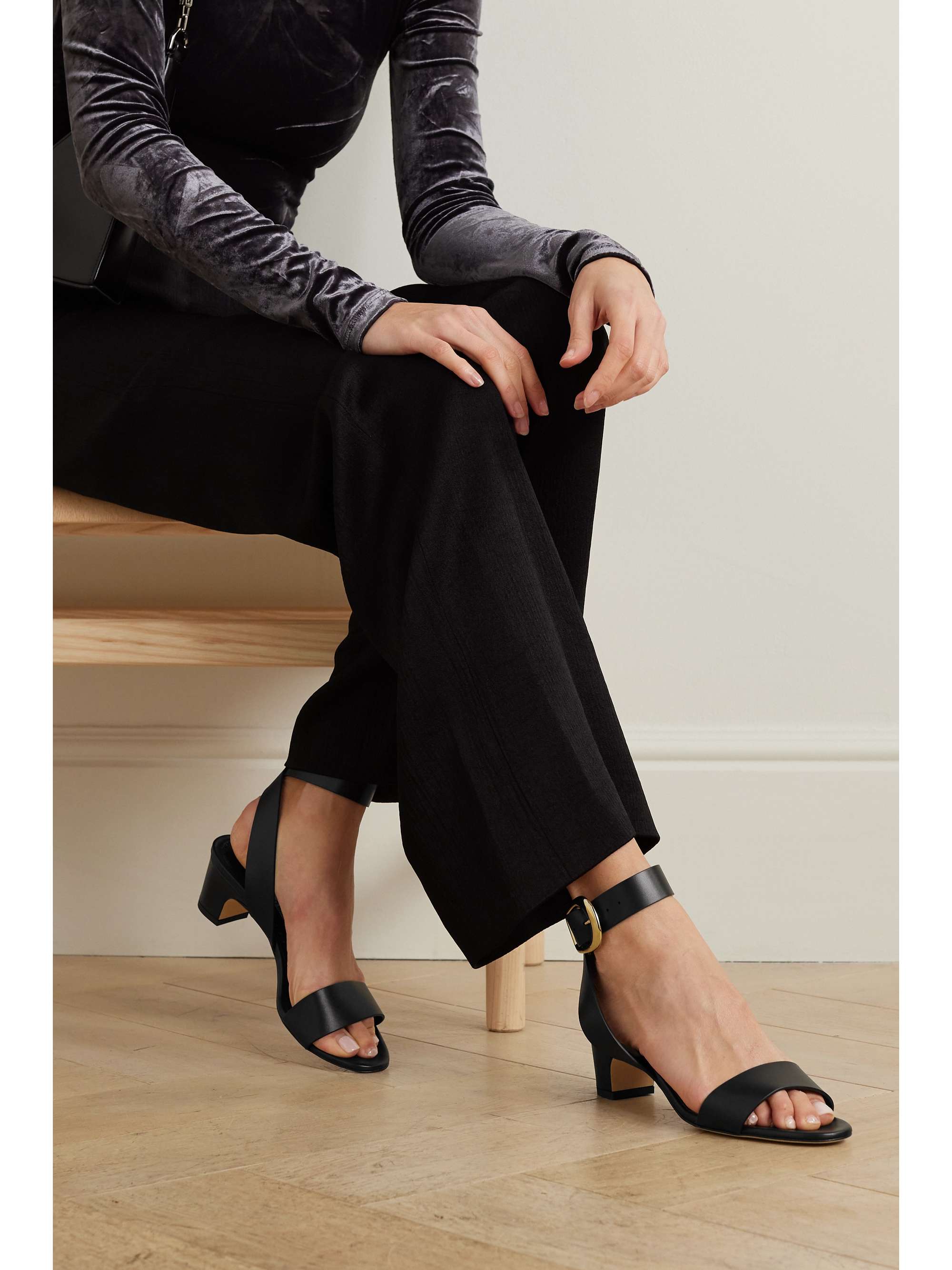 MANOLO BLAHNIK 