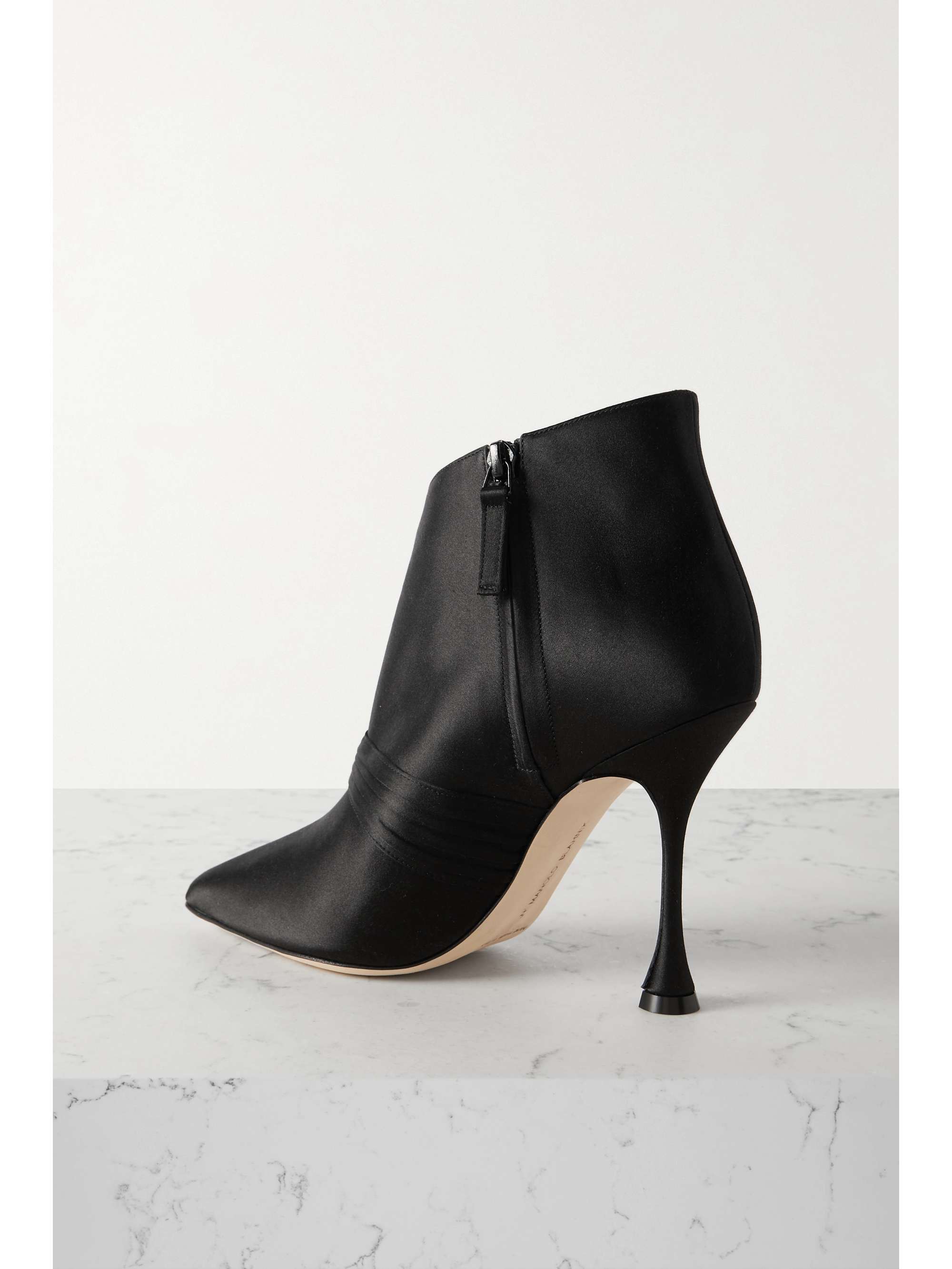 MANOLO BLAHNIK 