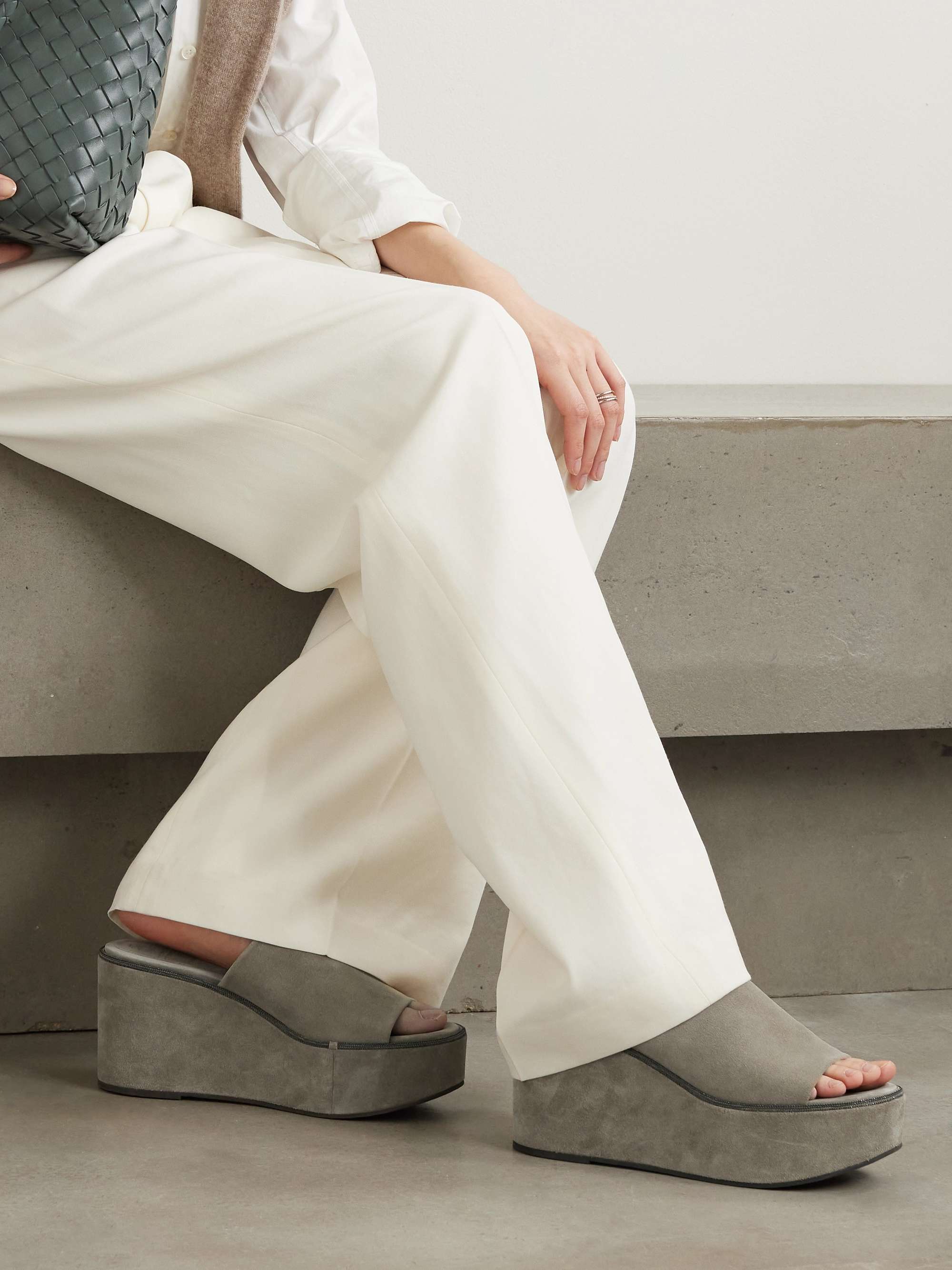 BRUNELLO CUCINELLI حذاء ميول بنعلٍ سميك من جلد السويد مزين بالخرز