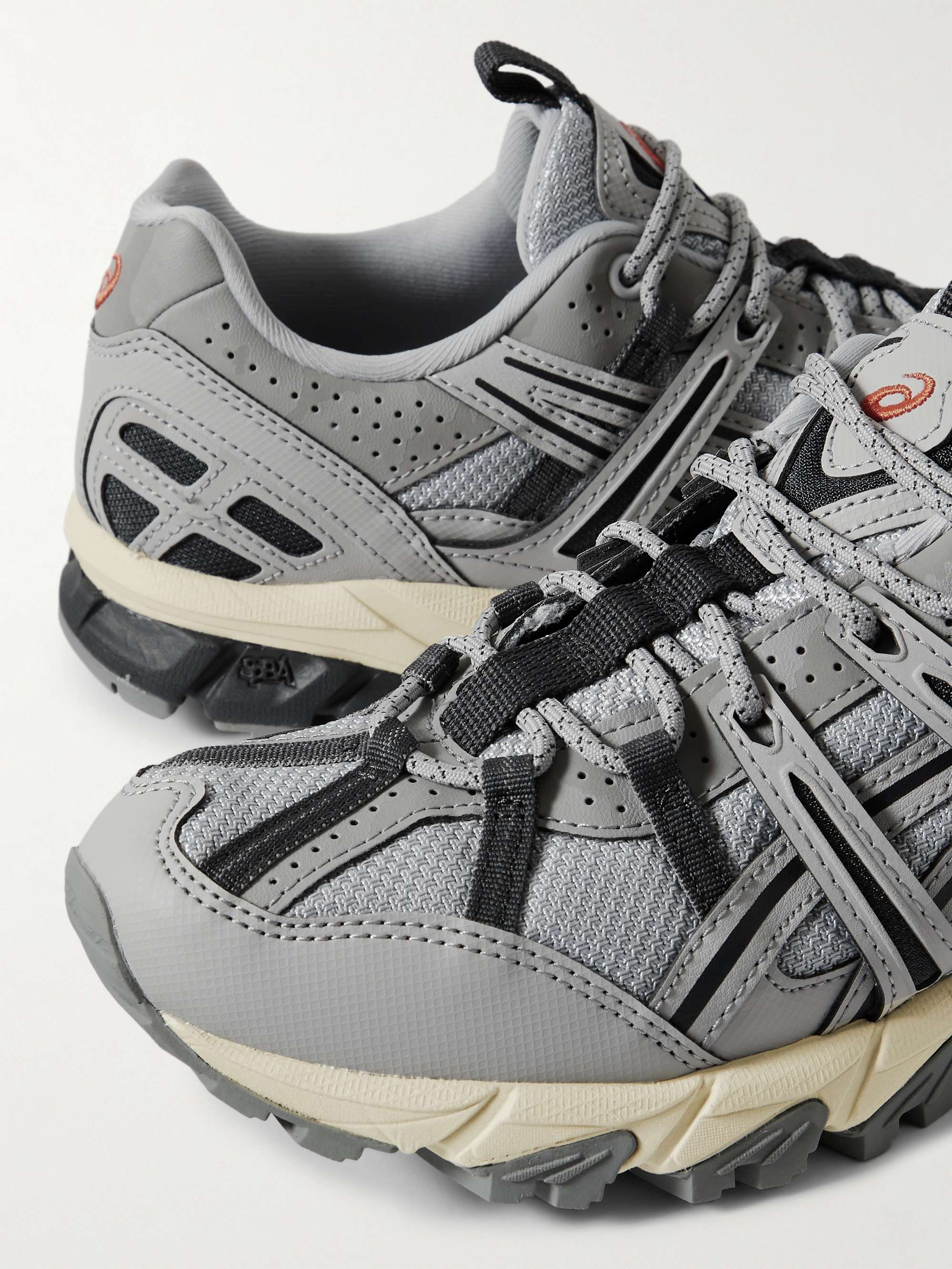 ASICS 