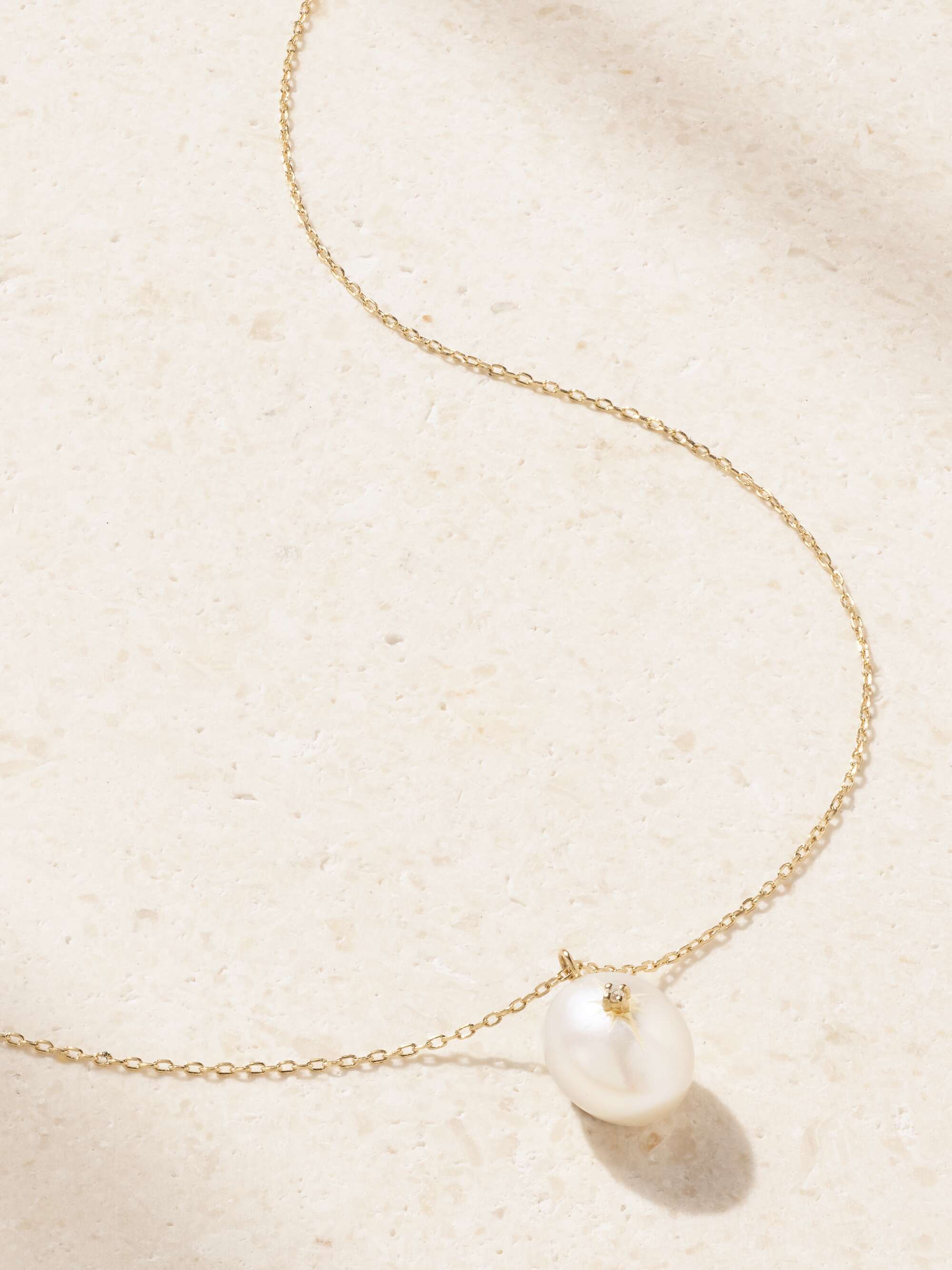 https://www.net-a-porter.com/variants/images/1647597321865133/in/w2000_q60.jpg