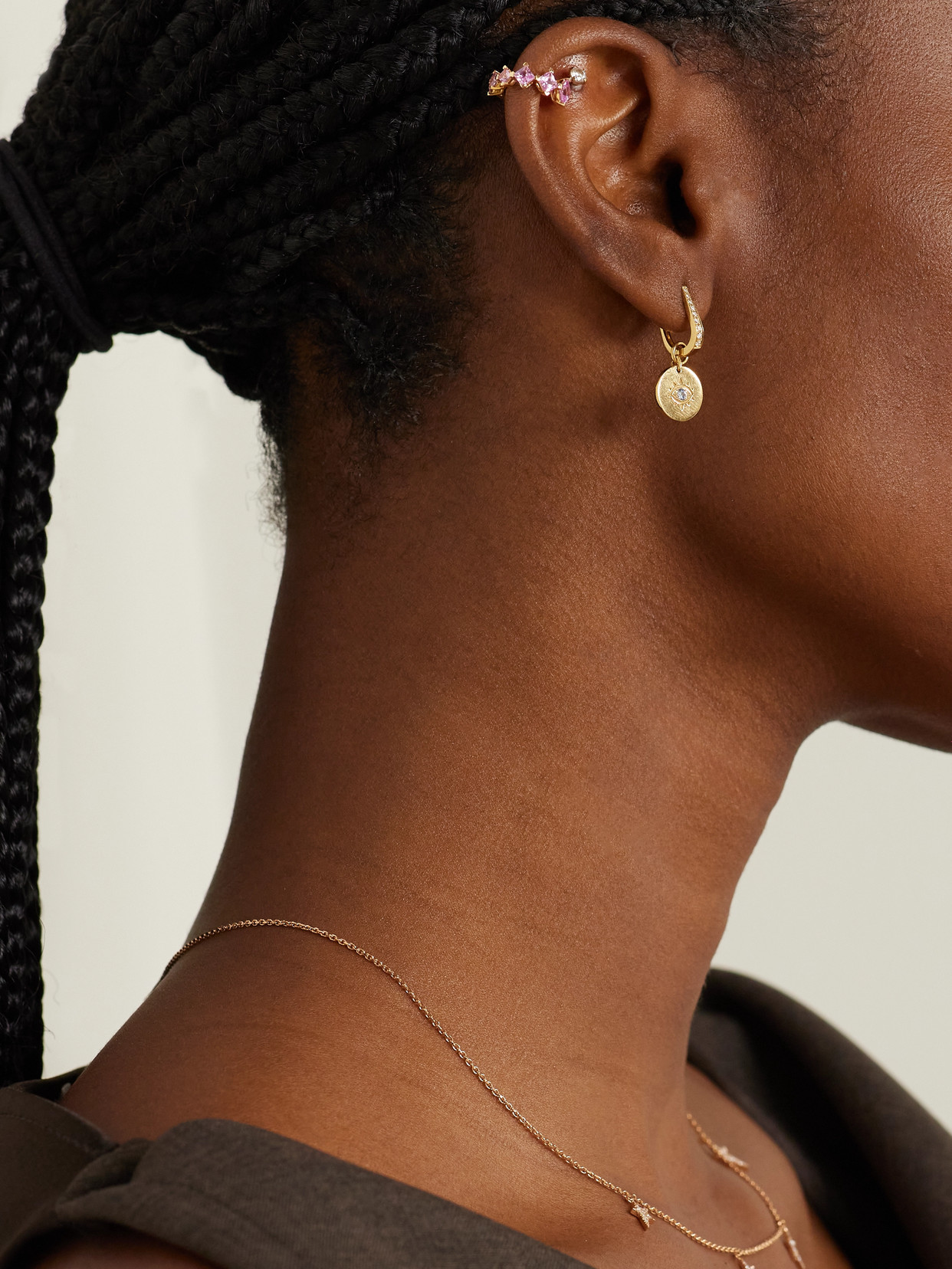 Diane Kordas 14-karat Gold Sapphire Ear Cuff In Gold