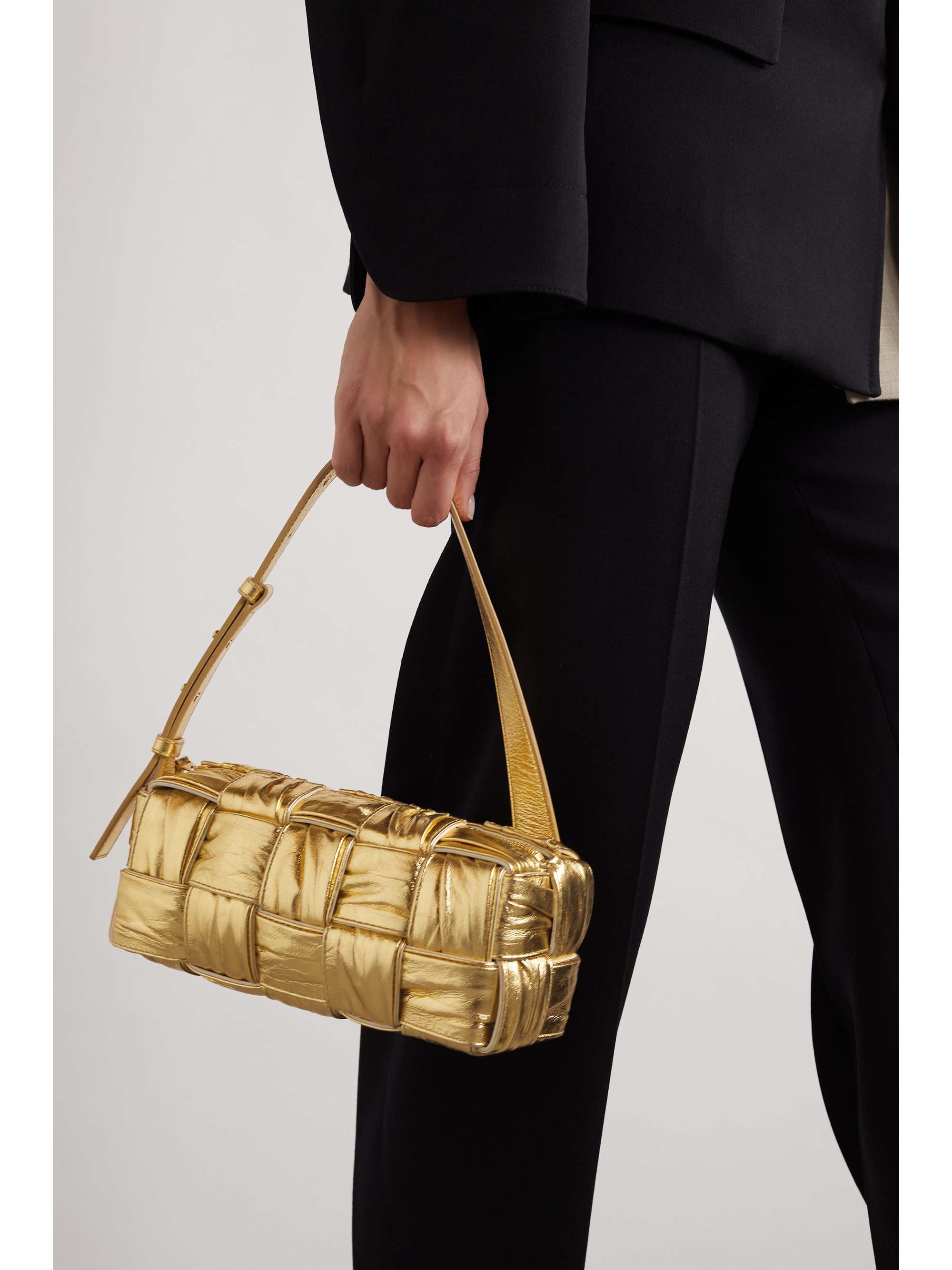 BOTTEGA VENETA Cassette パデッド イントレチャート メタリックレザー 