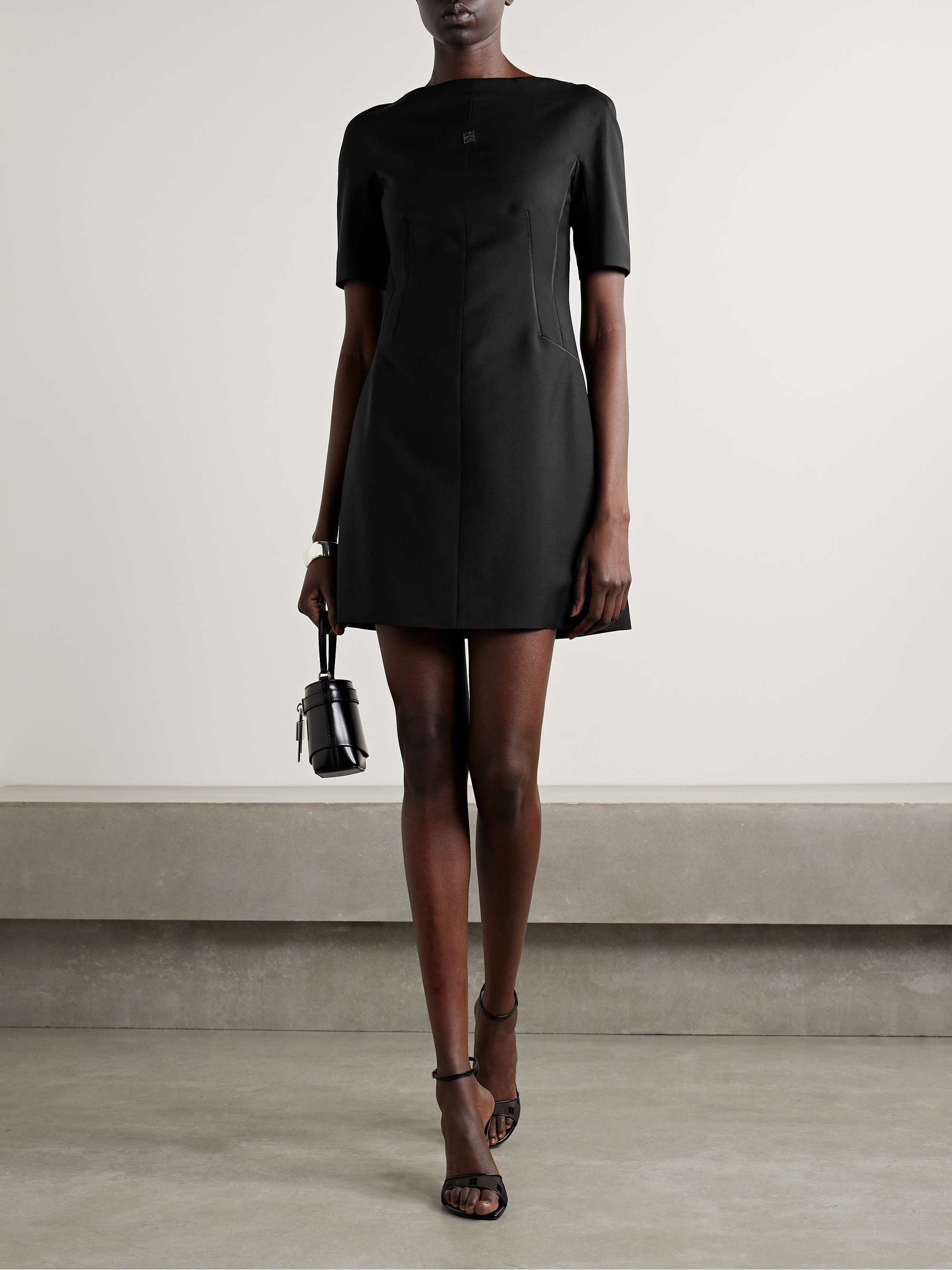 GIVENCHY 