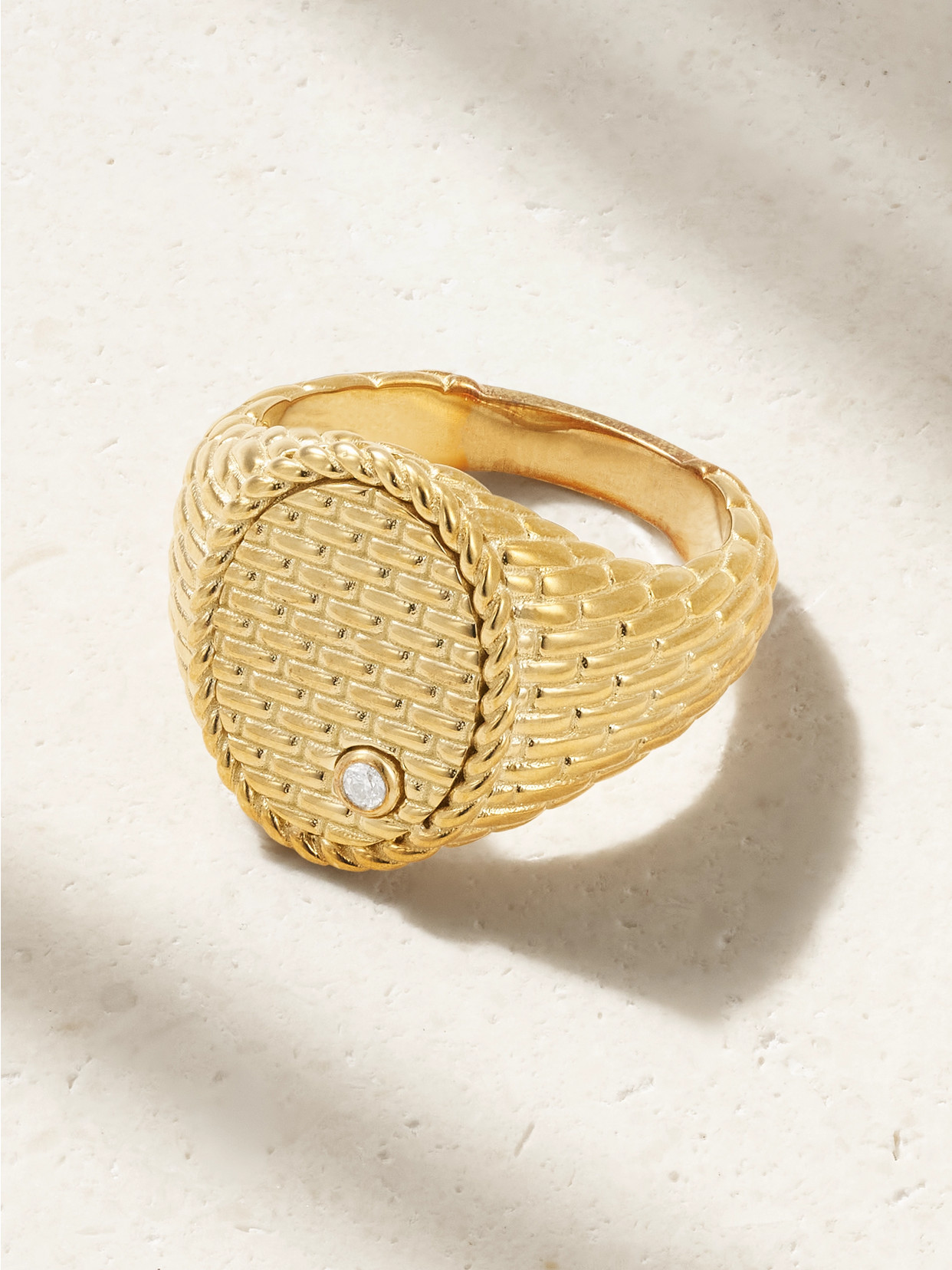Yvonne Léon - Chevaliere Ovale Cannage 9-karat Gold Diamond Signet Ring - 3