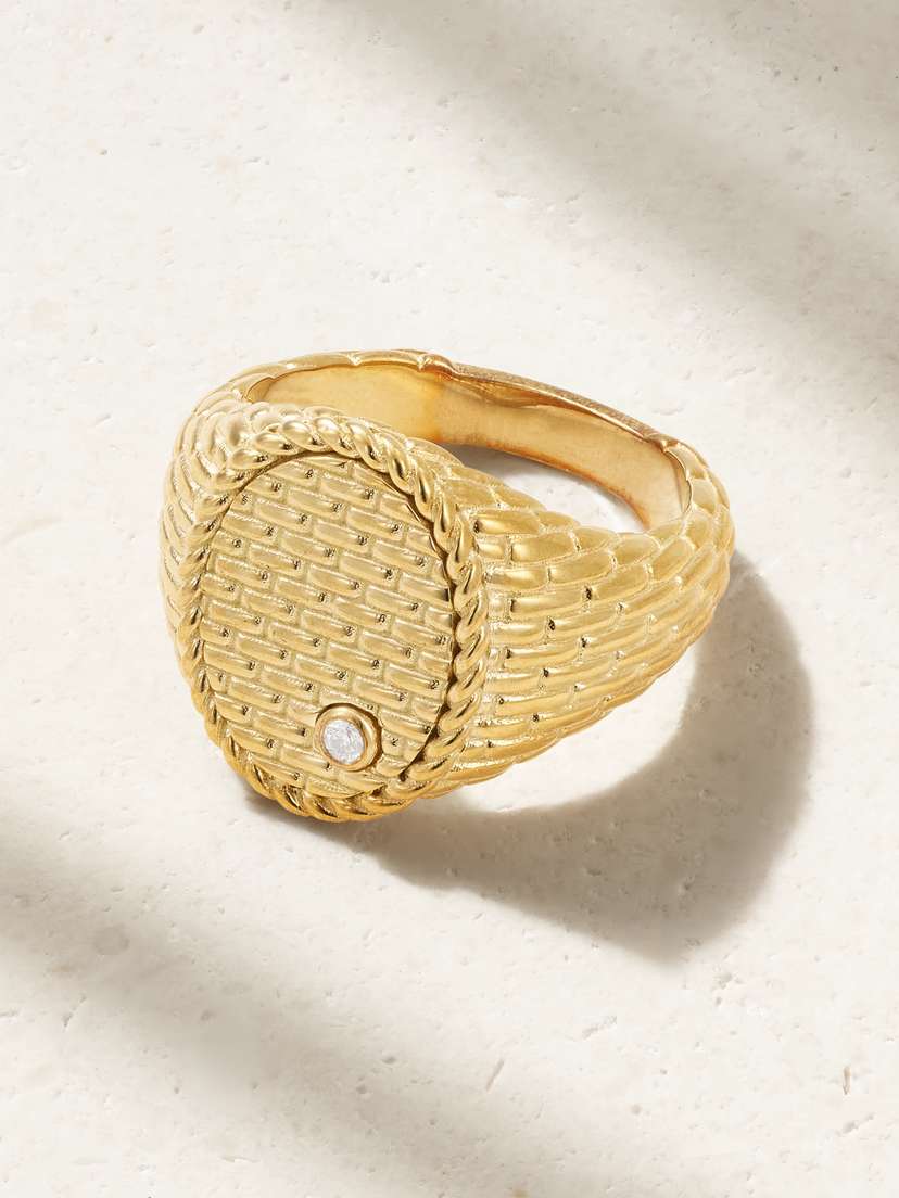 Yvonne Léon Chevaliere Ovale Cannage 9-karat Gold Diamond Signet Ring
