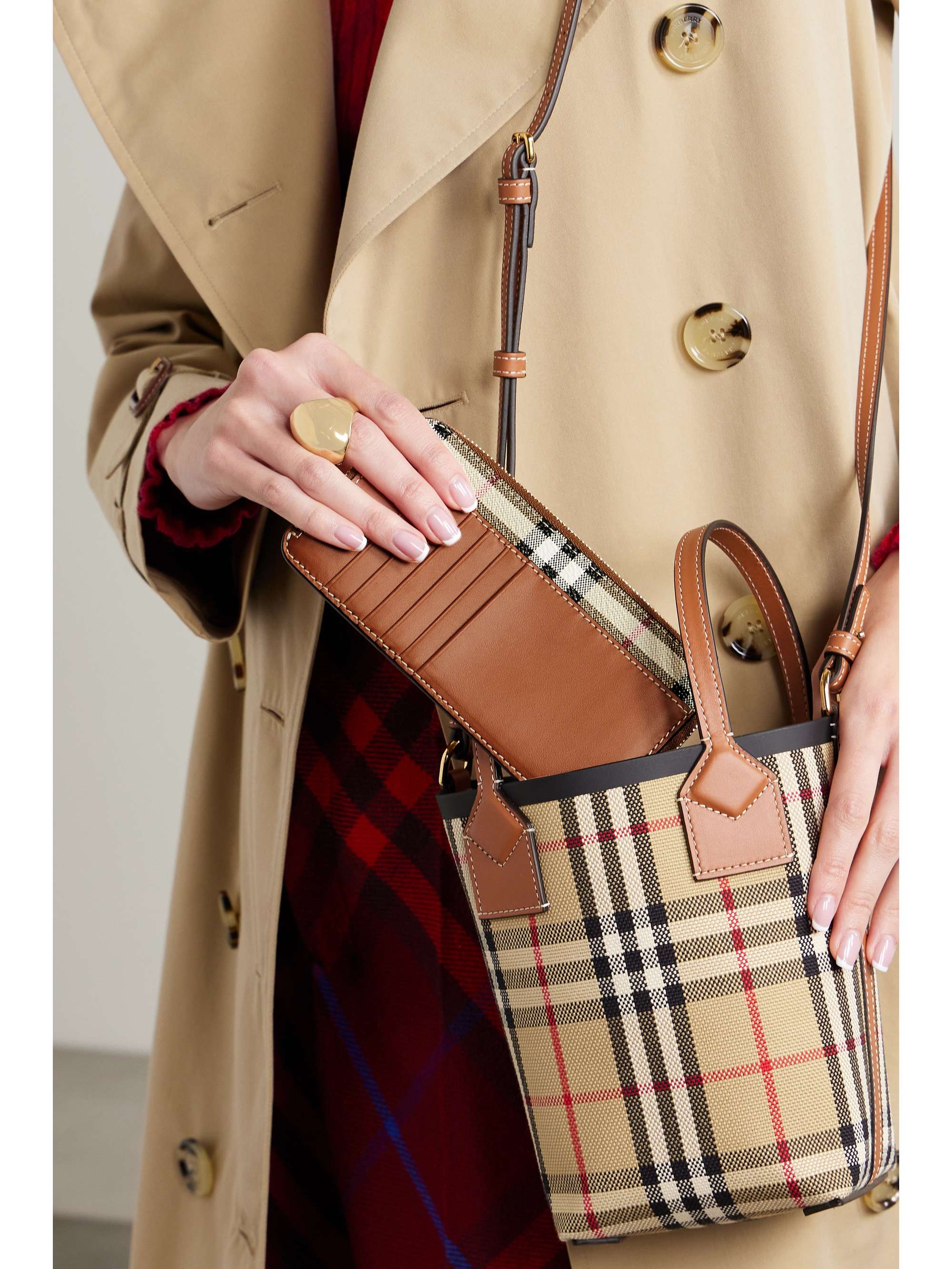 BURBERRY 