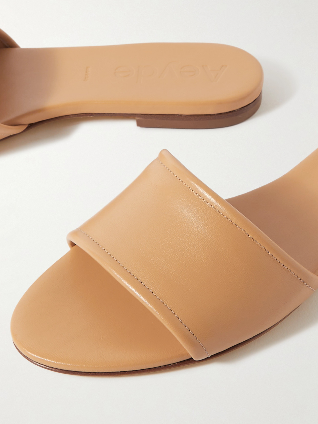Aeyde 10mm Sumi Flat Leather Slide Sandals In Neutrals