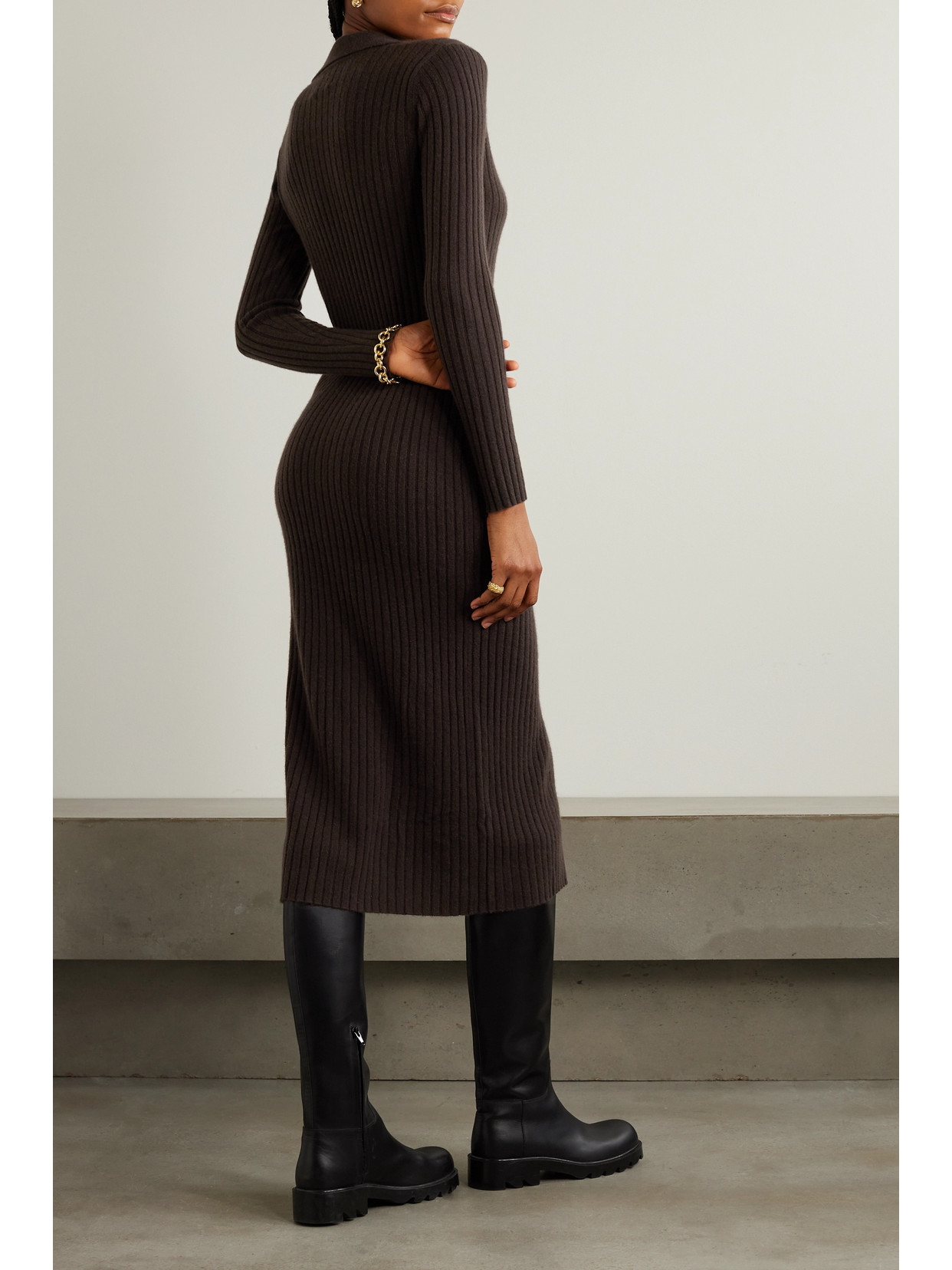 Allude Serafino Ribbed Cashmere Midi Dress In Brown