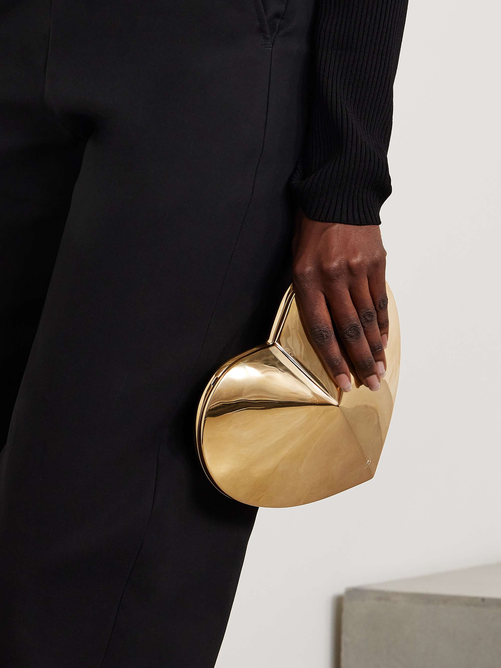 ALAÏA Le Coeur heart-shaped leather shoulder bag