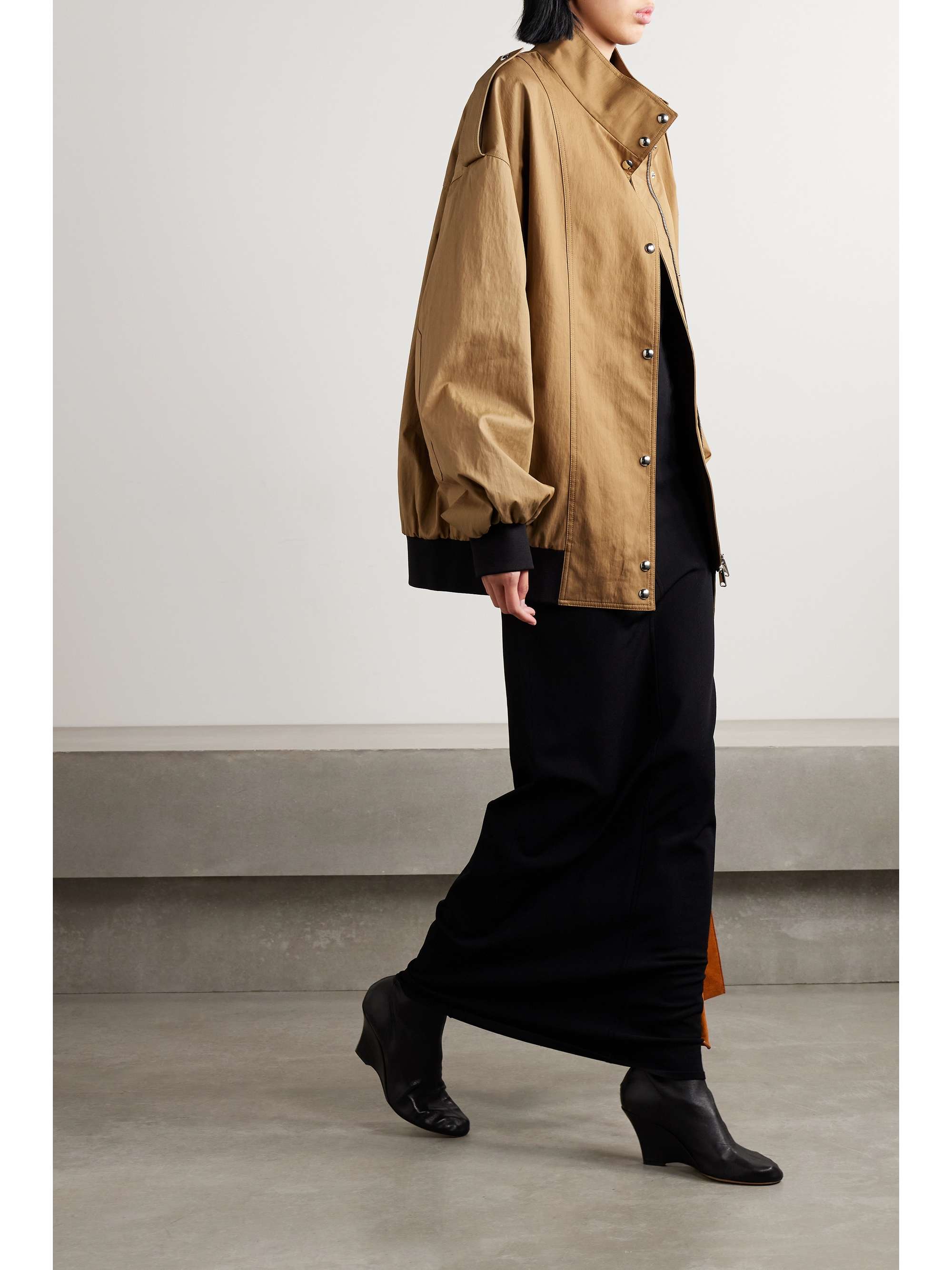 【関税込み】KHAITE ブラック Farris ボンバージャケット KHAITE Farris oversized satin-paneled cotton-blend mikado