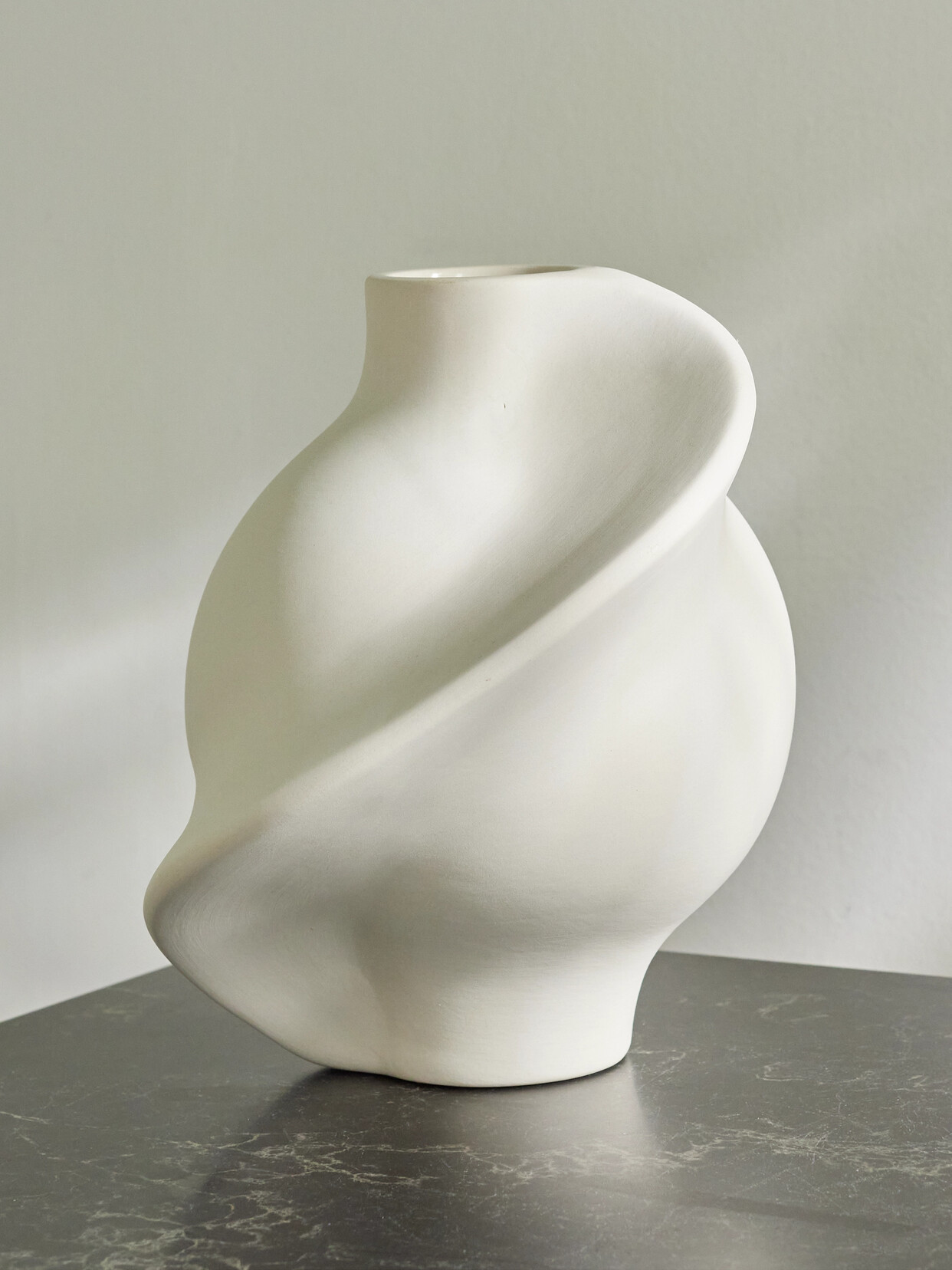 LOUISE ROE - 01 Pirout Ceramic Vase - White