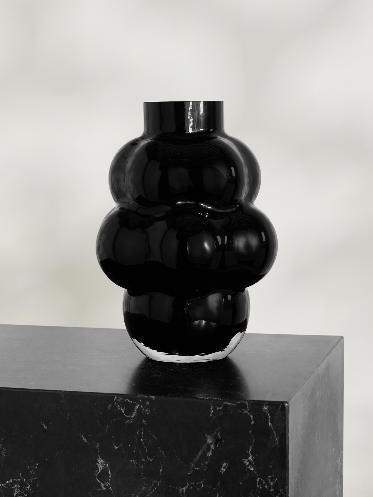 LOUISE ROE - 04 Balloon Two-tone Glass Vase - Black