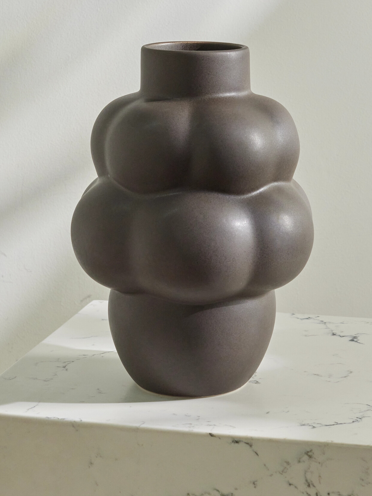 LOUISE ROE - 04 Balloon Ceramic Vase - Brown