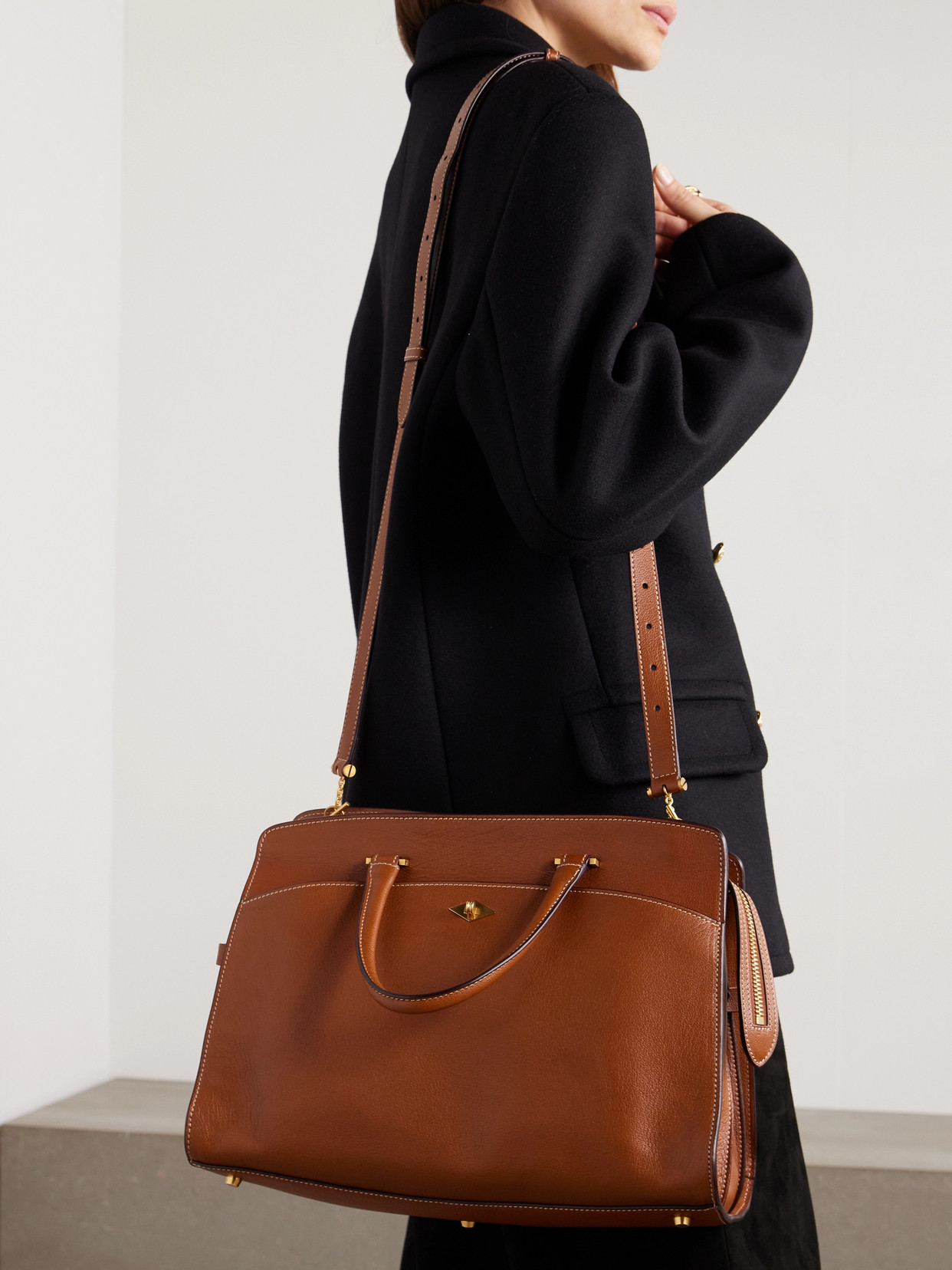 Metier Private Eye Medium Leather Tote In Brown