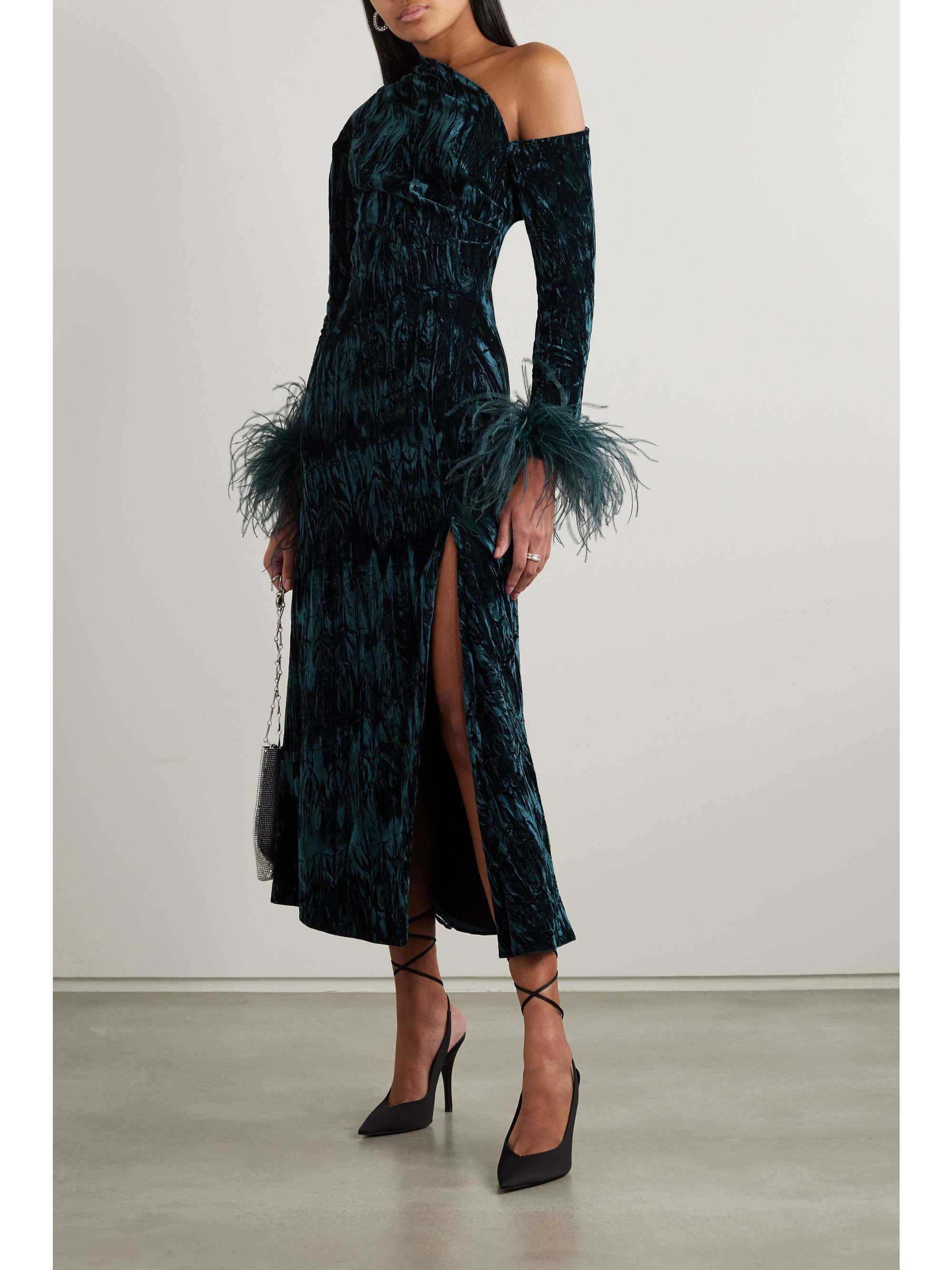 16ARLINGTON Adelaide one-shoulder feather-trimmed crushed-velvet midi ...