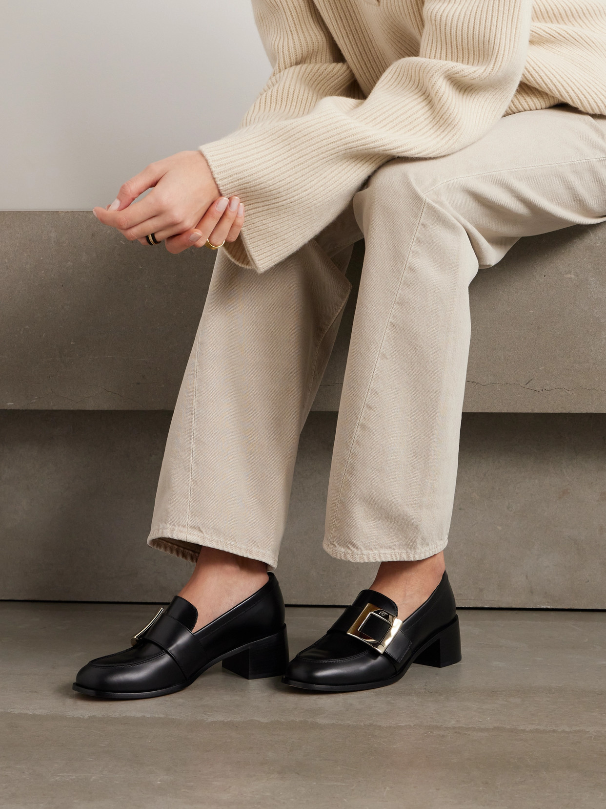 Roger Vivier Viv' Rangers Buckled Leather Pumps In Black