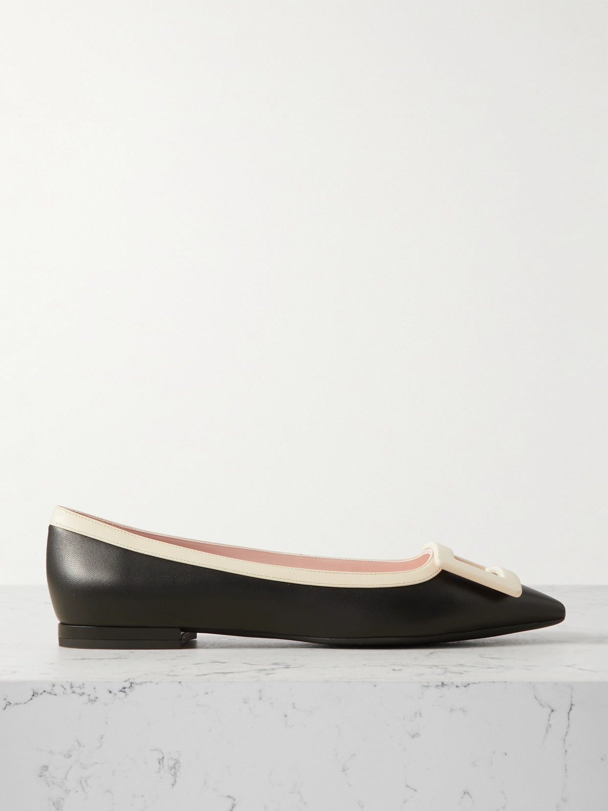 Shop Roger Vivier Gommettine Buckled Patent-leather Ballet Flats In Black