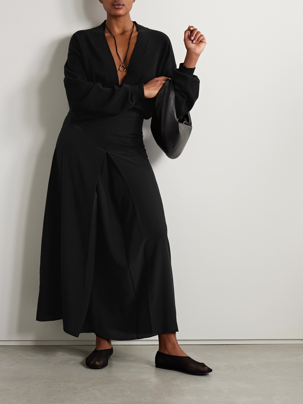 Fforme Amata Cashmere-blend Sweater In Black