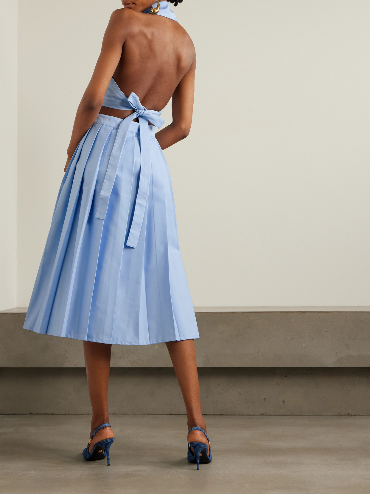 Tolu Coker Backless Pleated Gabardine Midi Shirt Dress In Blue