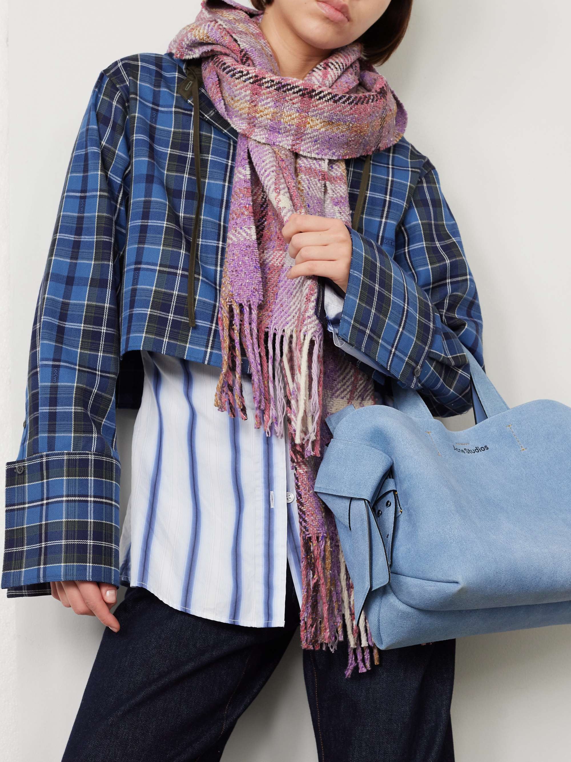 Acne Studios マフラー グレー ピンク チェック柄 フリンジ付き Acne Studios マフラー グレー ピンク チェック柄 フリンジ付き