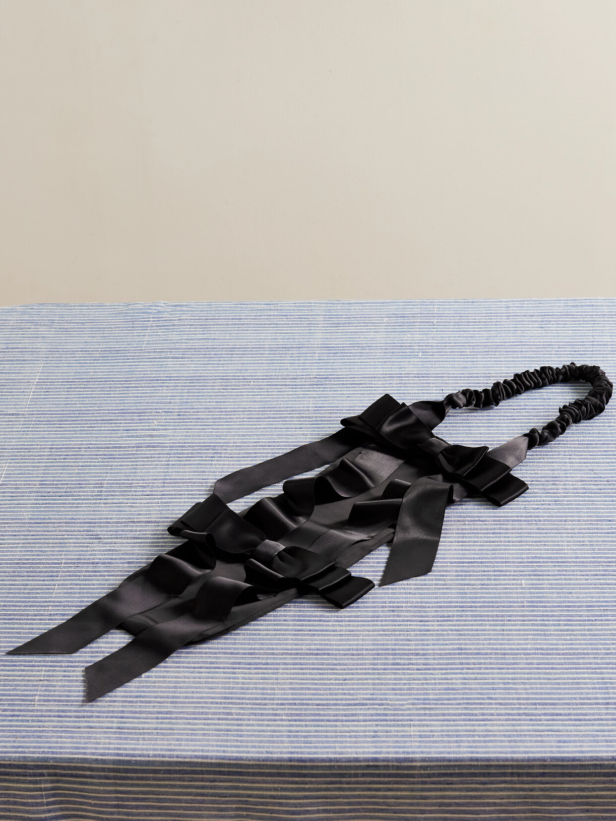 Gohar World Bow-embellished Satin Baguette Pouch In Black