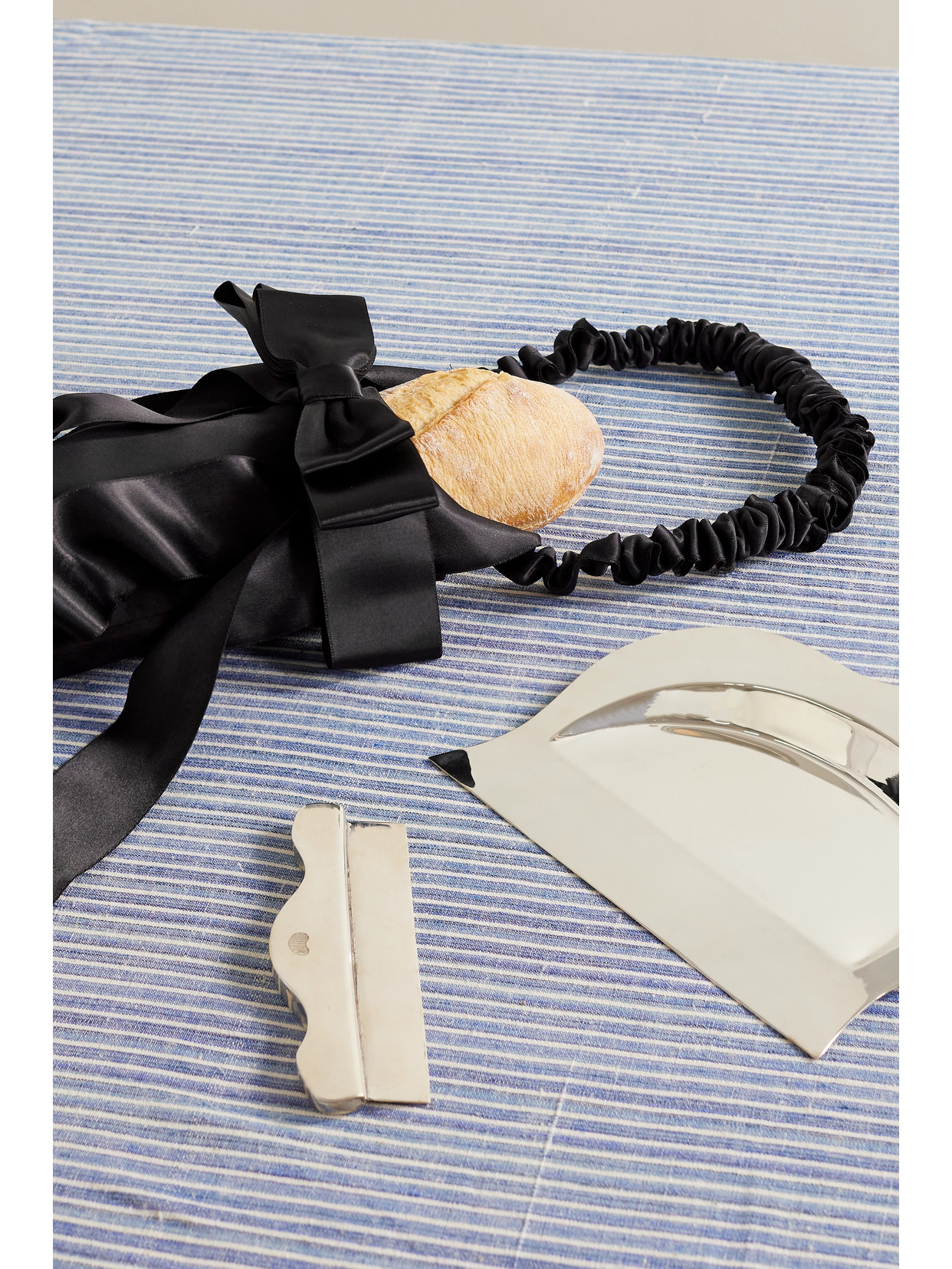 Gohar World Bow-embellished Satin Baguette Pouch In Black