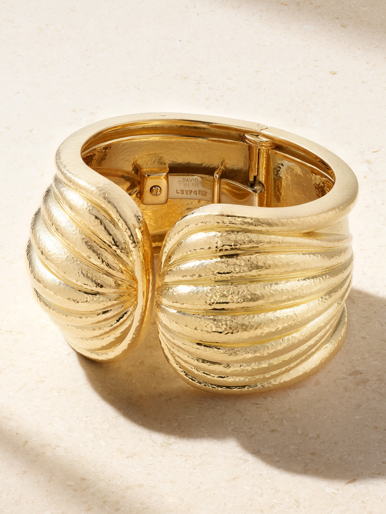 DAVID WEBB - Scallop 18-karat Gold Cuff - One size