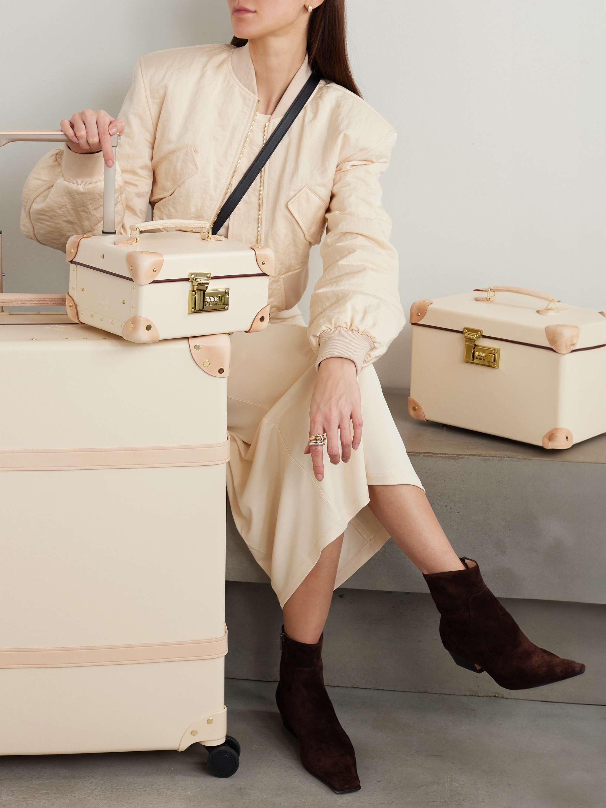 GLOBE-TROTTER 