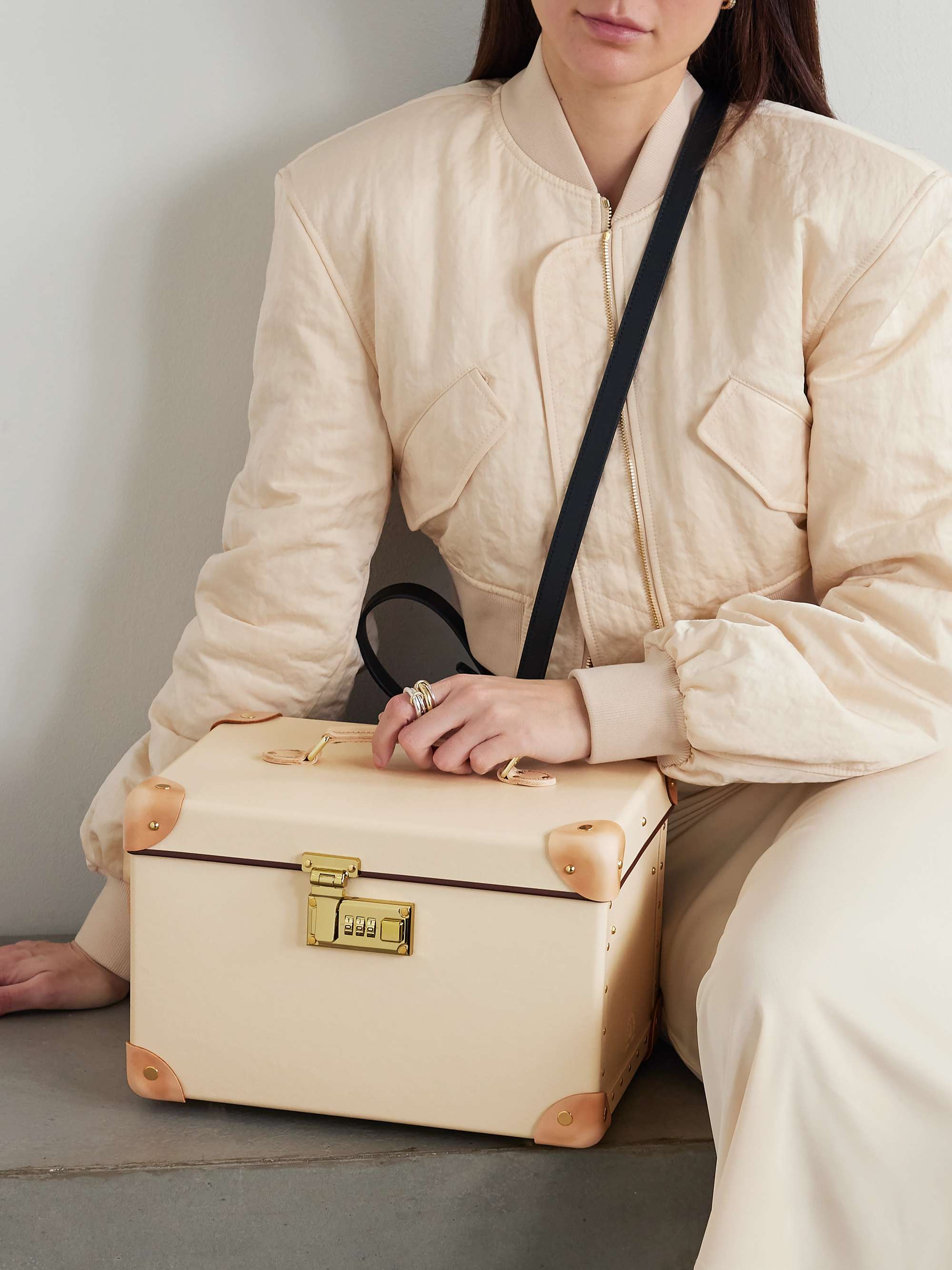 GLOBE-TROTTER 