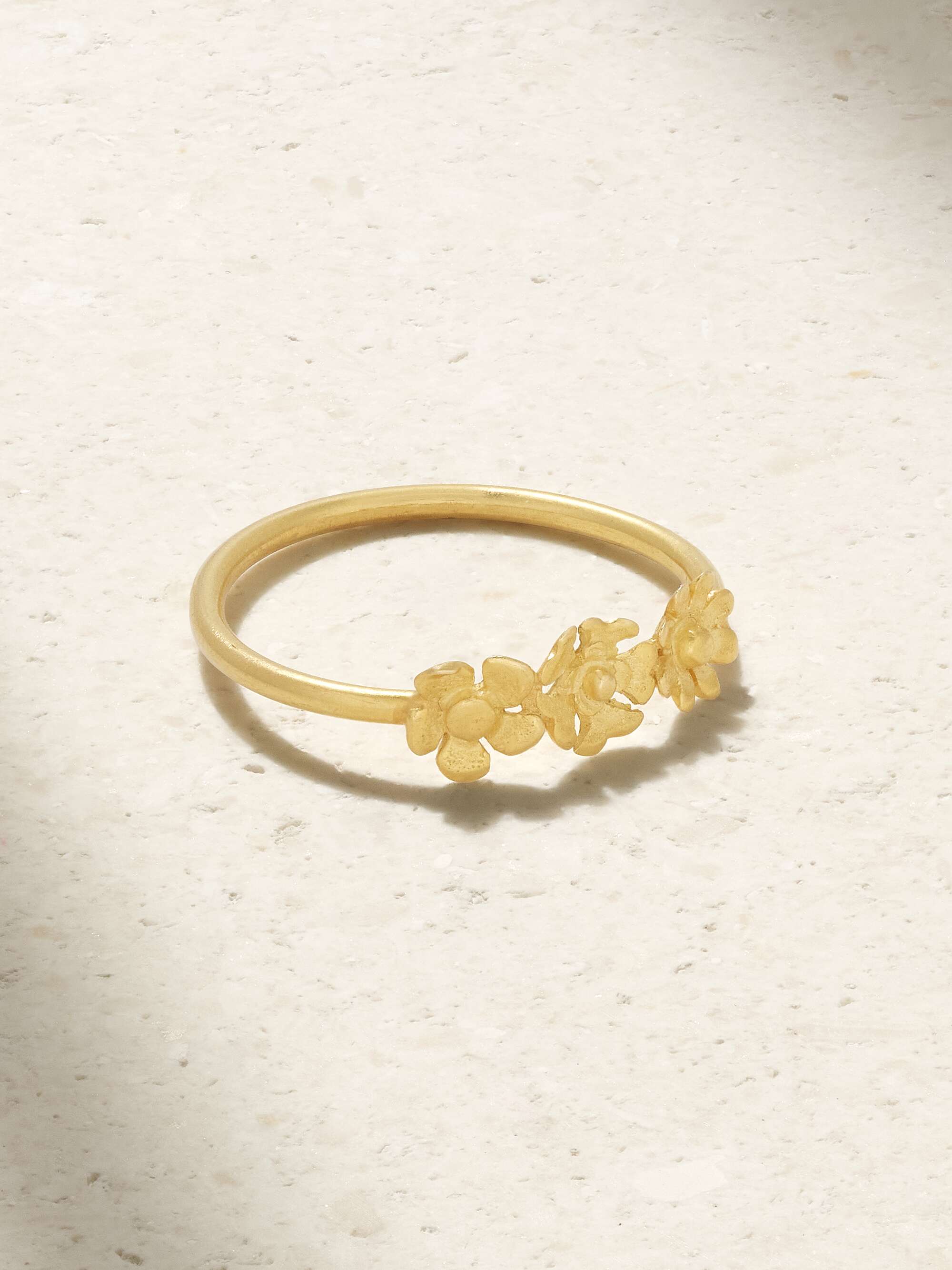 18 karat gold ring