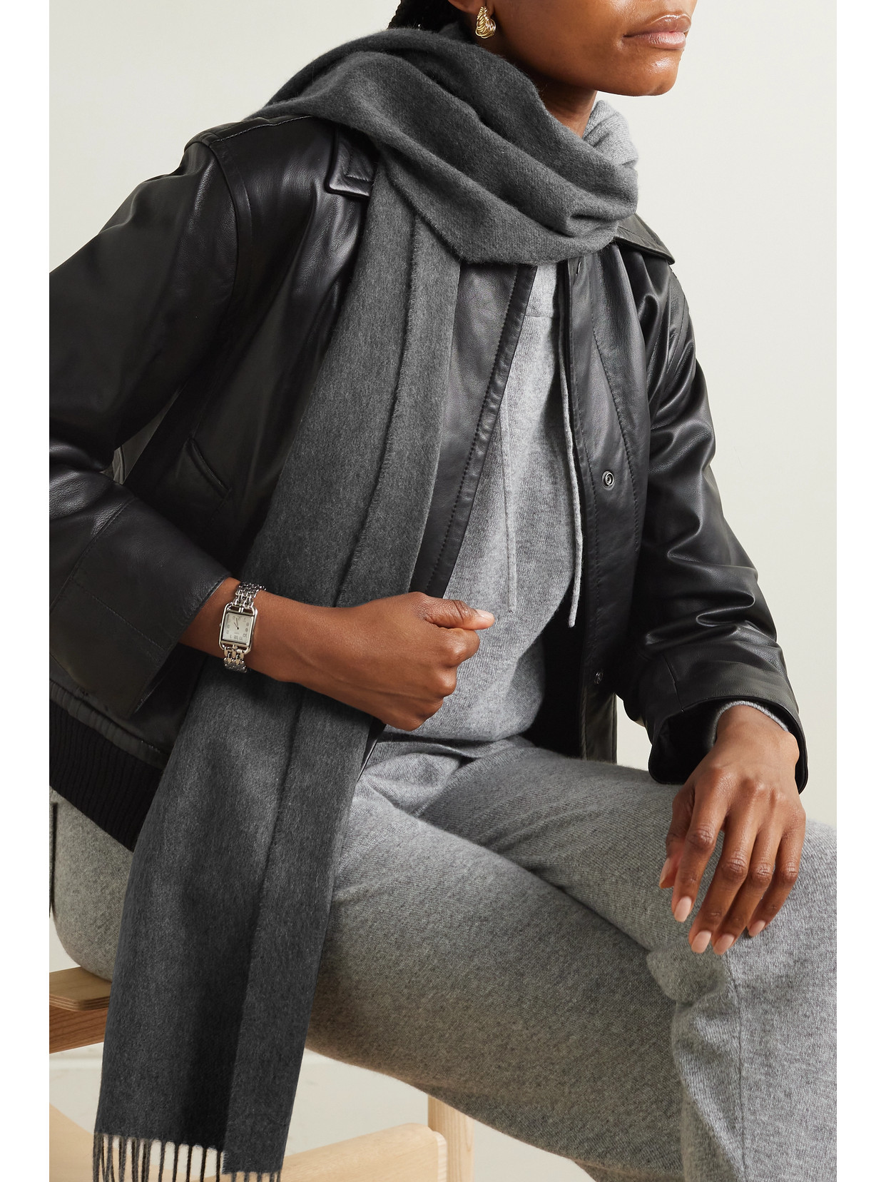 Johnstons Of Elgin Fringed Cashmere Scarf In Gray