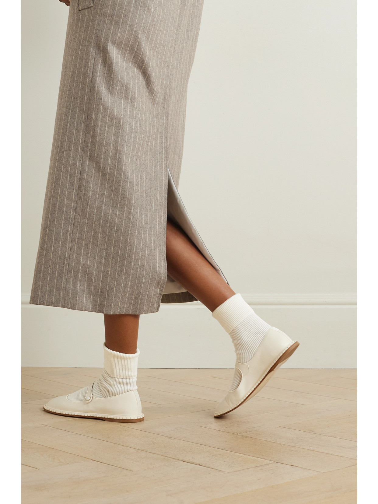 Johnstons Of Elgin Ribbed Cashmere-blend Socks In Cream