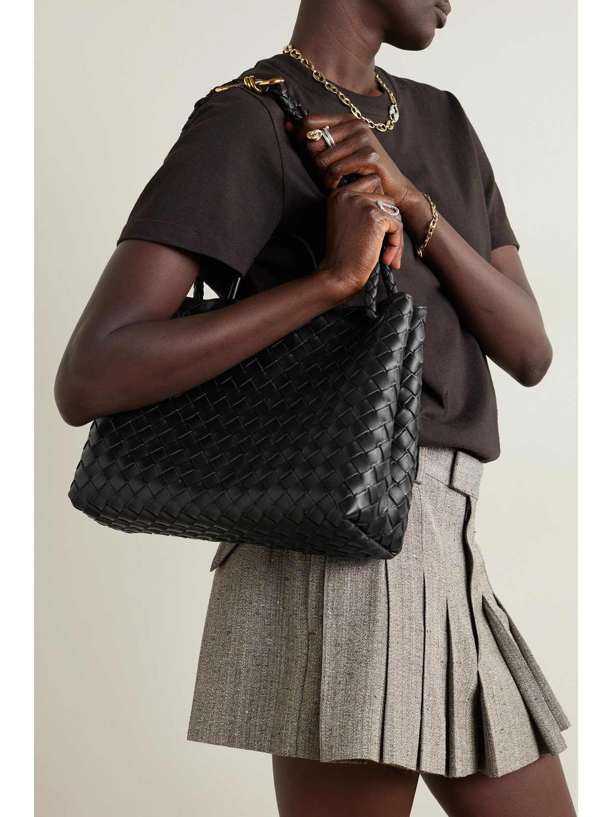 Shop Bottega Veneta Andiamo Medium Leather Tote In Black