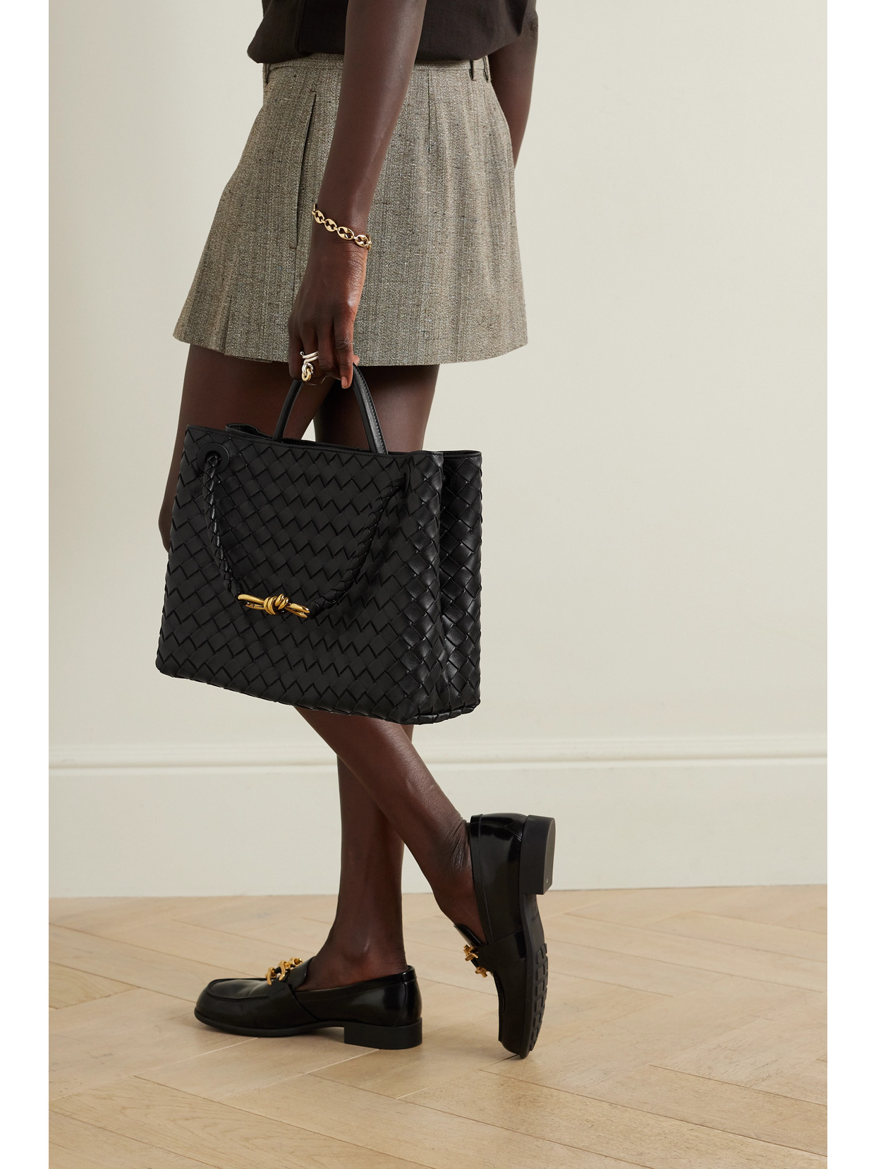 BOTTEGA VENETA ANDIAMO MEDIUM LEATHER TOTE